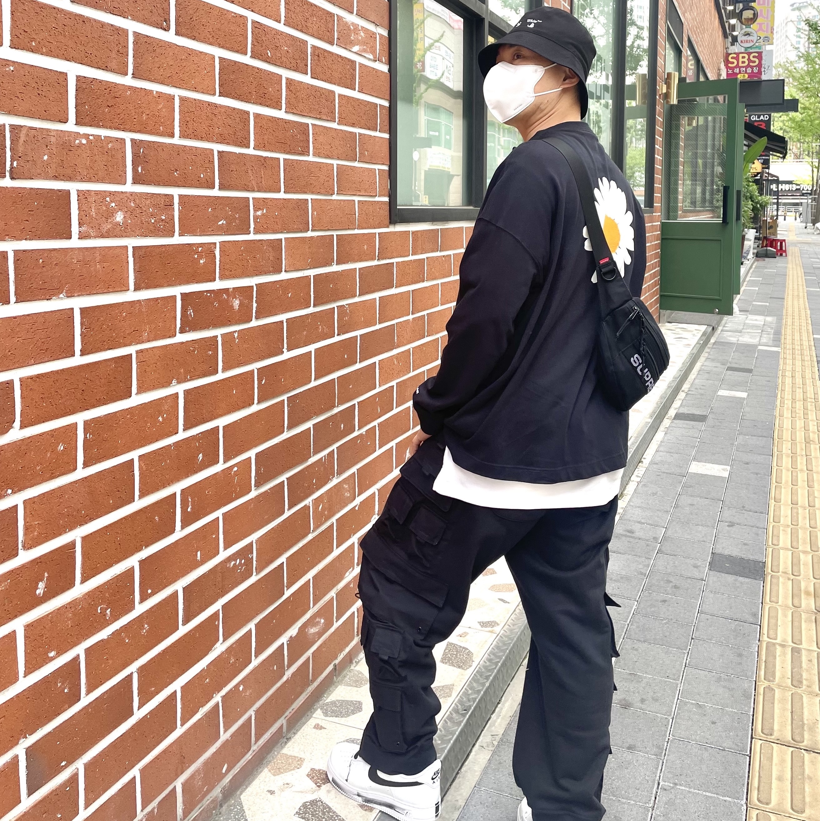 Nike x Peaceminusone LS T-Shirt Black (DR0098-010), Nike x Peaceminusone Wide Pants Black (DR0096-010) 착용 스타일