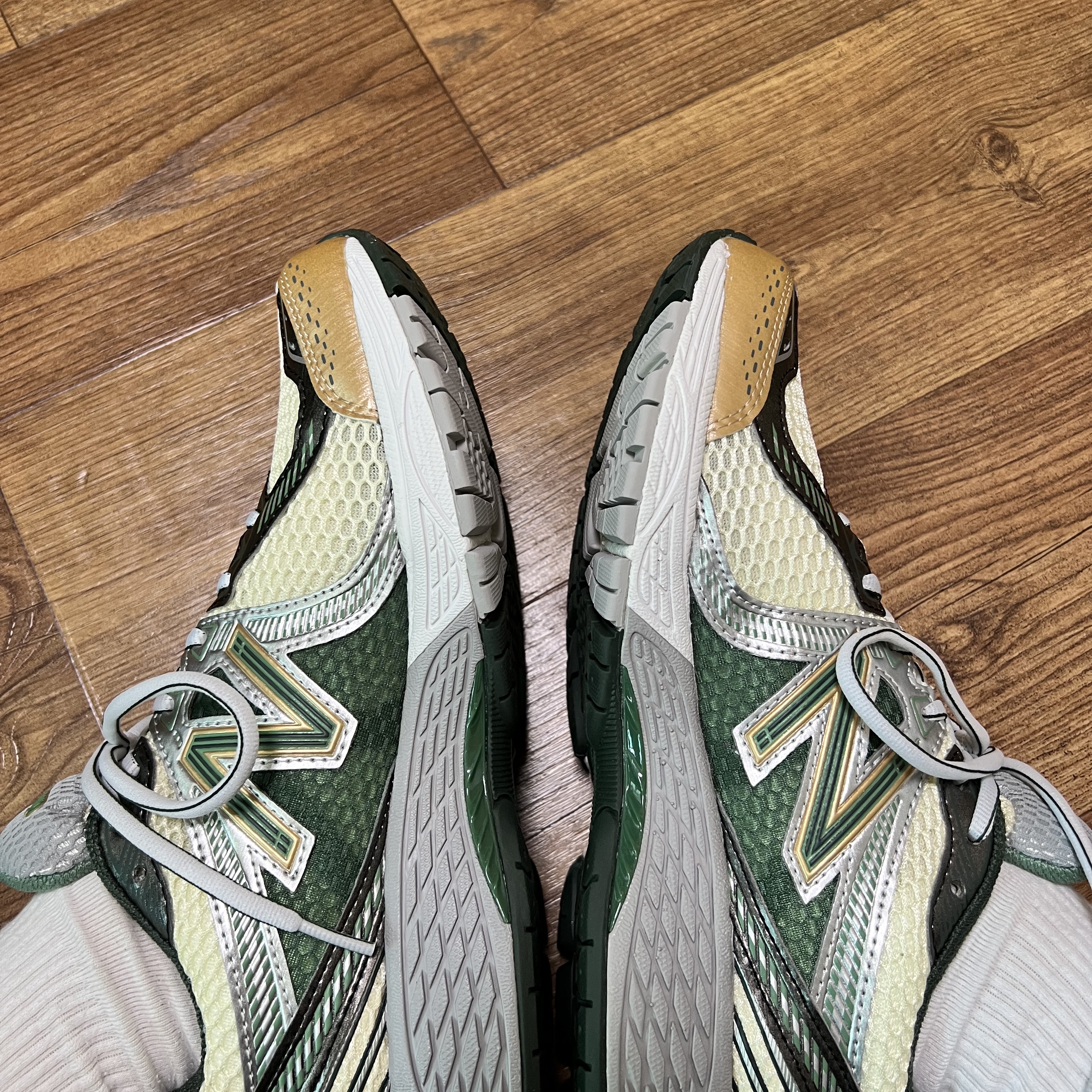 New Balance x Aime Leon Dore 860v2 Green 착용 스타일 - 4