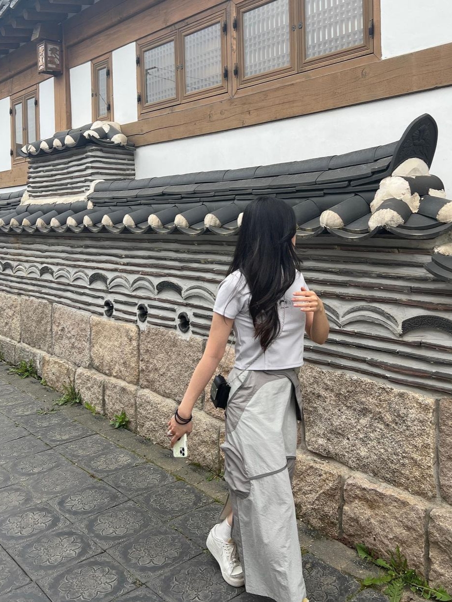 Art Of Field Section Short Sleeved T-Shirt Light Gray, Art Of Field Flap Pocket Long Skirt Khaki Beige 착용 스타일 - 2