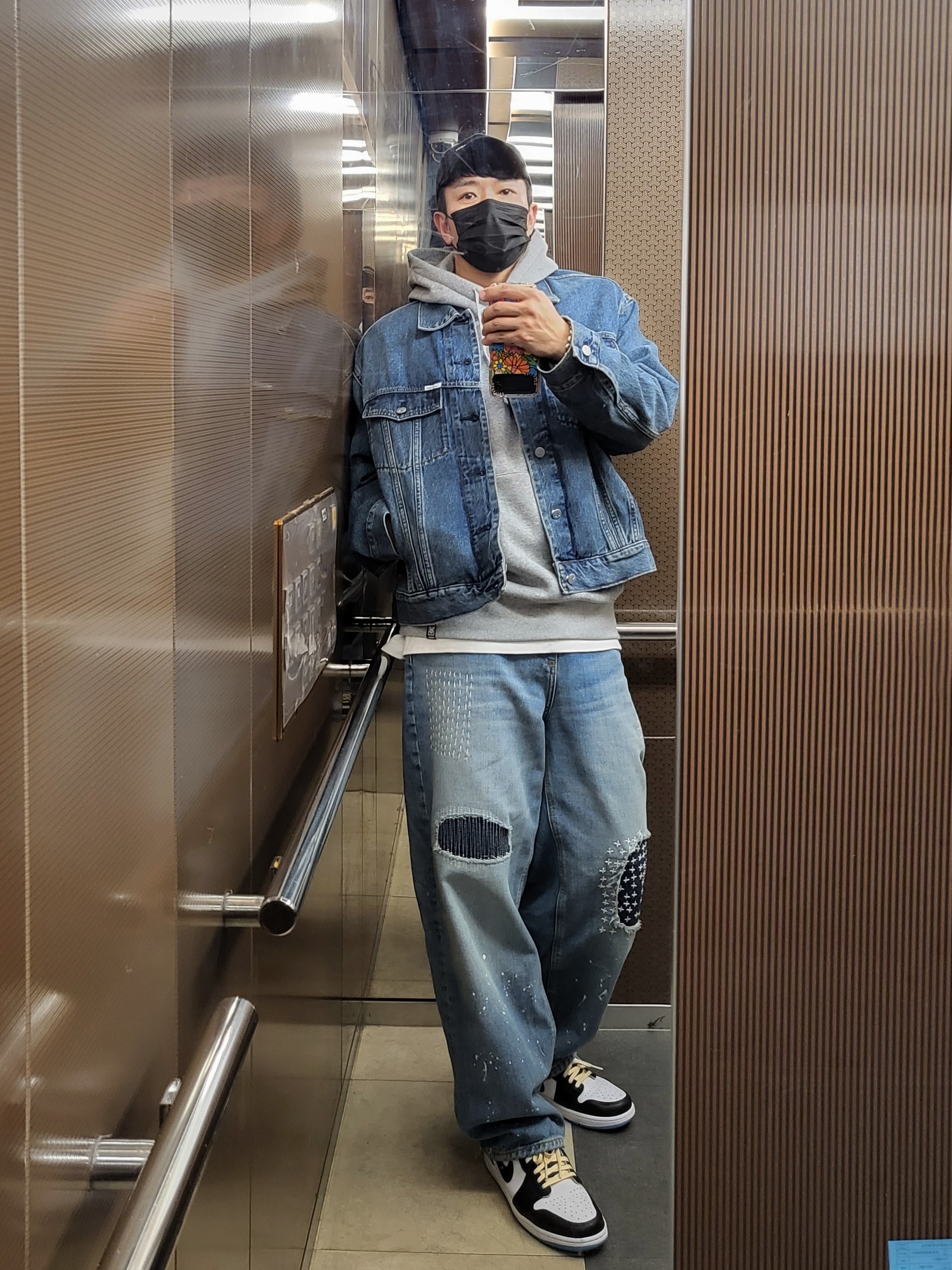 Wooyoungmi Embroidered Ball Cap Black - 23SS, Palace x CK1 Relaxed Trucker Denim Jacket Tinted Sandstone Indigo - 22SS 착용 스타일