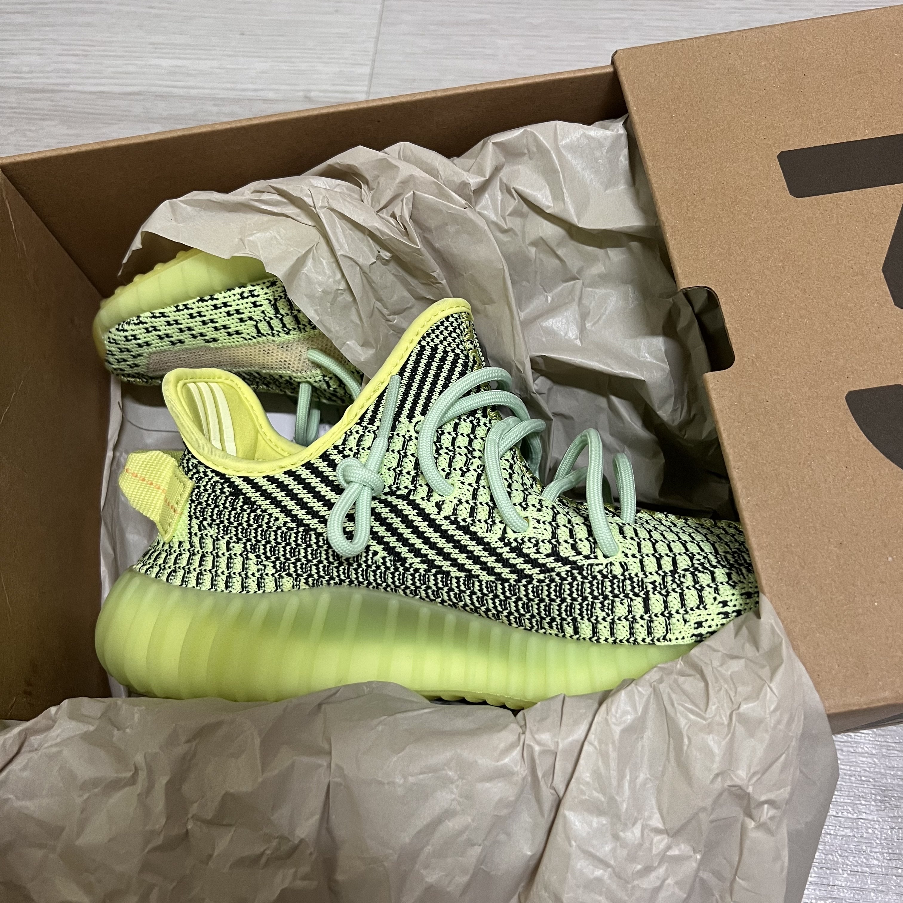 Adidas Yeezy Boost 350 V2 Black Red 2020, Adidas Yeezy Boost 350 V2 Zebra 2017/2019/2020 착용 스타일 - 3