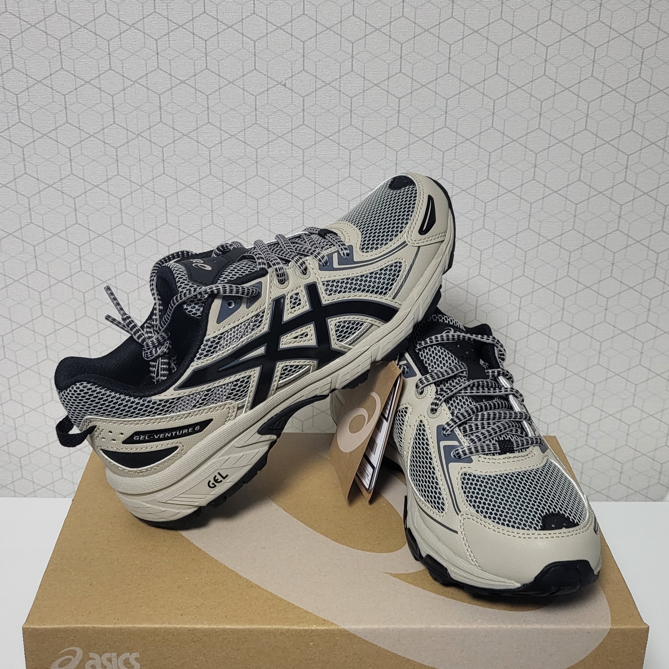 Asics Gel-Venture 6 Feather Grey Black 착용 스타일