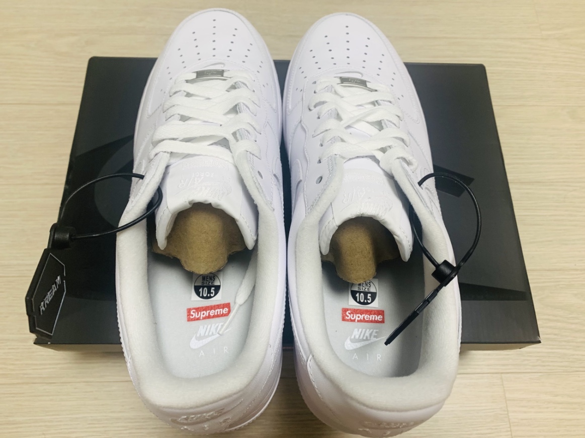 Nike x Supreme Air Force 1 Low White 착용 스타일 - 2