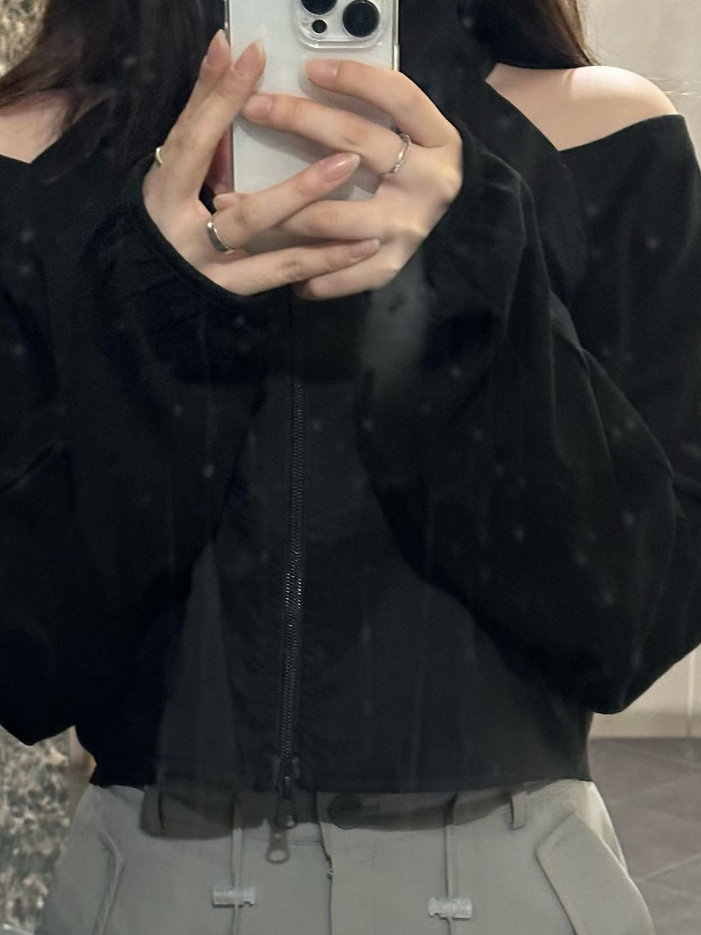 Art Of Field Off The Shoulder Hooded Jacket Black 착용 스타일 - 2