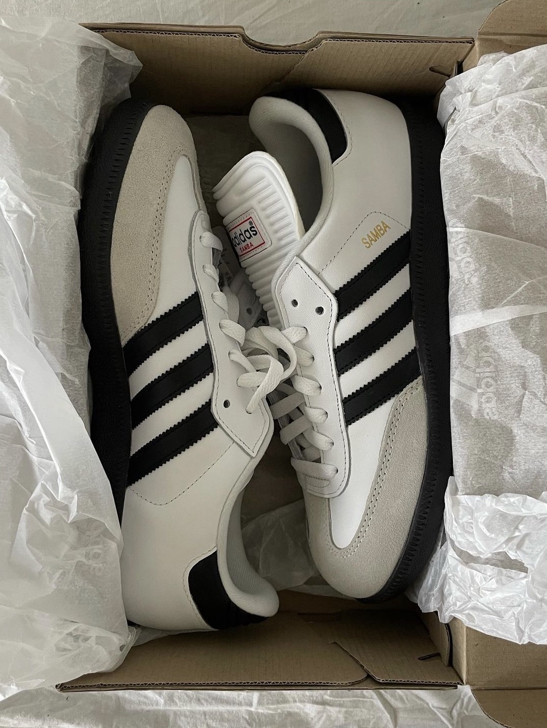 Adidas Samba Classic Cloud White 착용 스타일 - 2