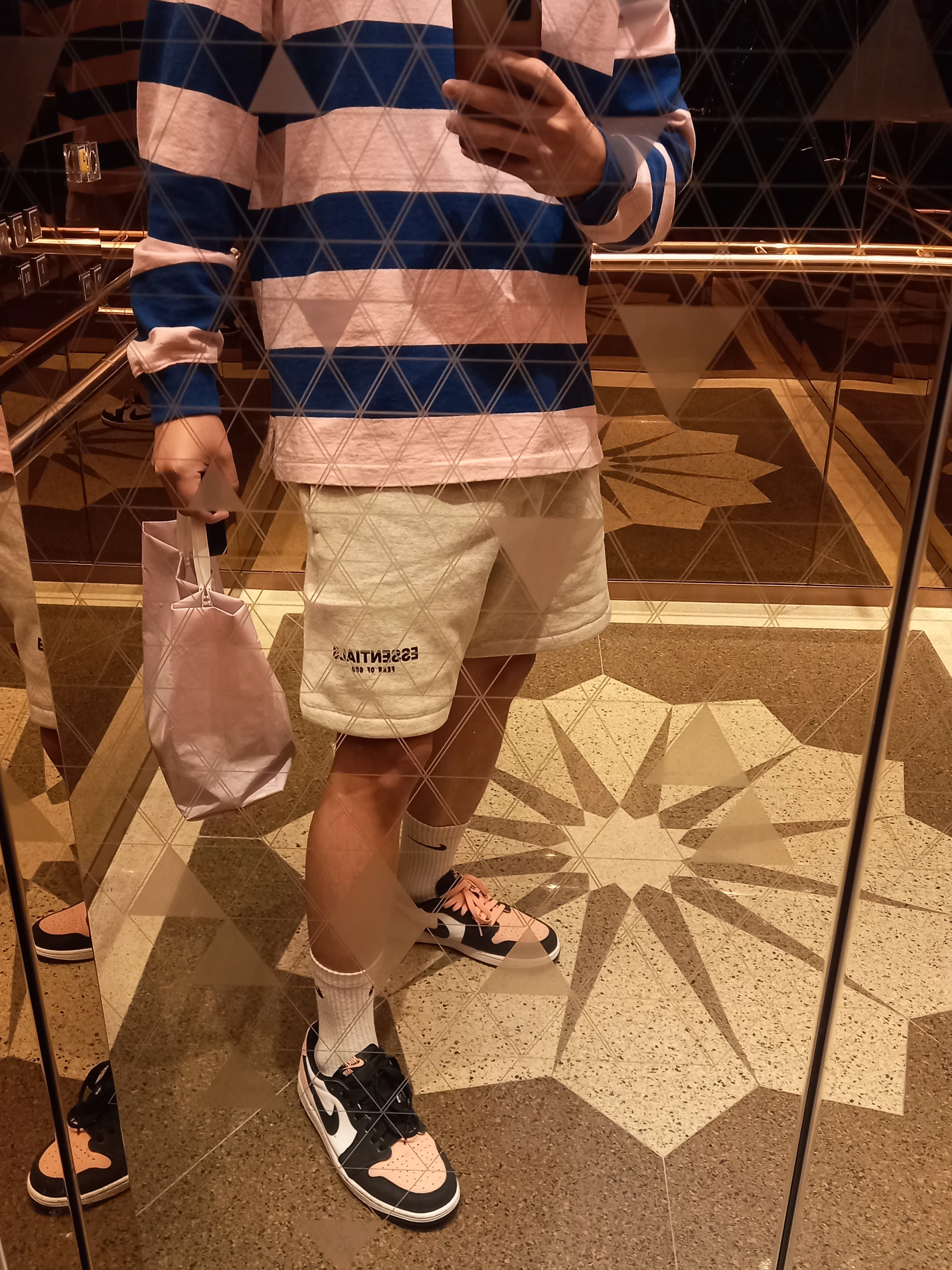 Essentials The Core Collection Sweatshorts Light Oatmeal, Jordan 1 Retro Low OG Bleached Coral 착용 스타일