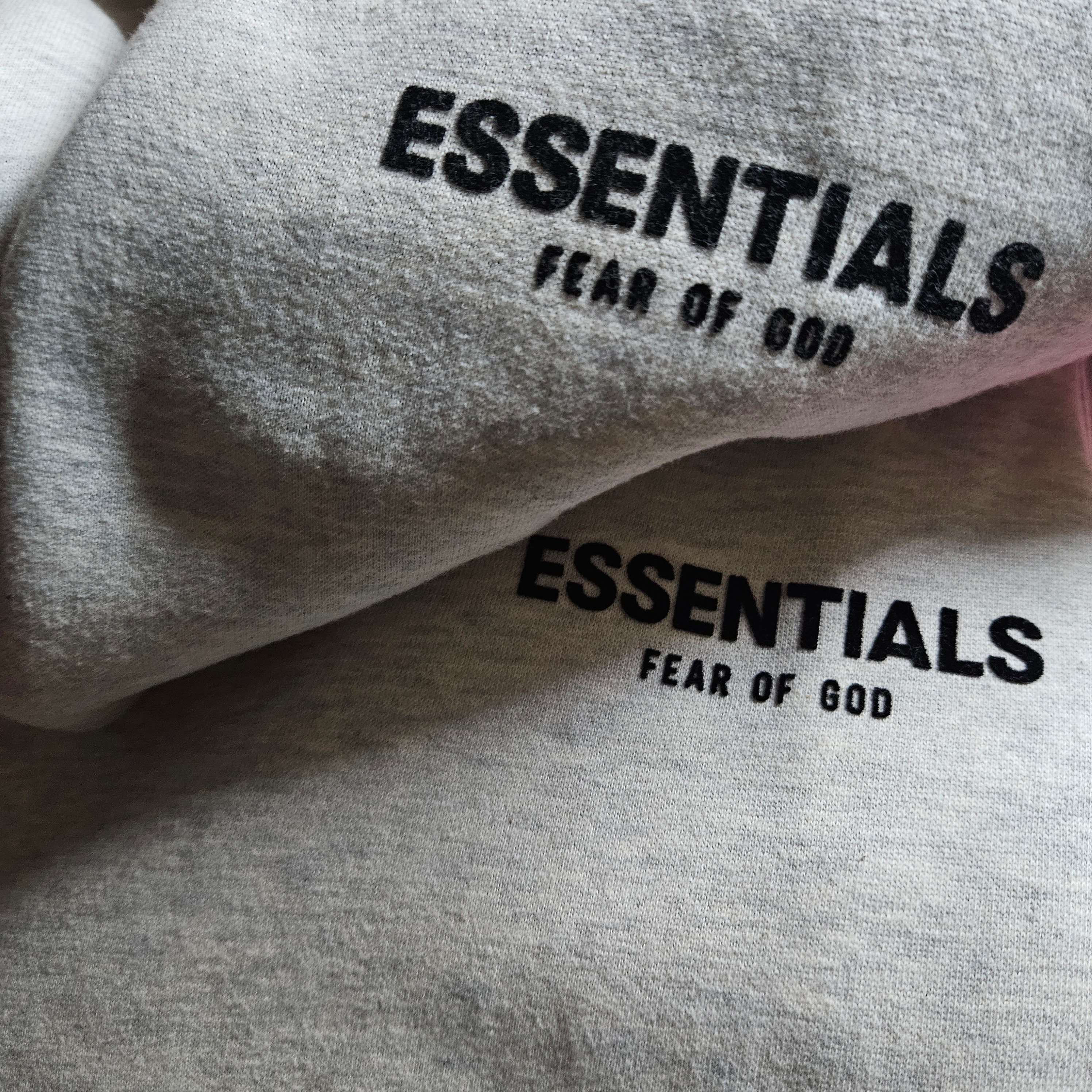 Essentials The Core Collection Crewneck Sweatshirt Light Oatmeal, Essentials The Core Collection Relaxed Sweatpants Light Oatmeal 착용 스타일