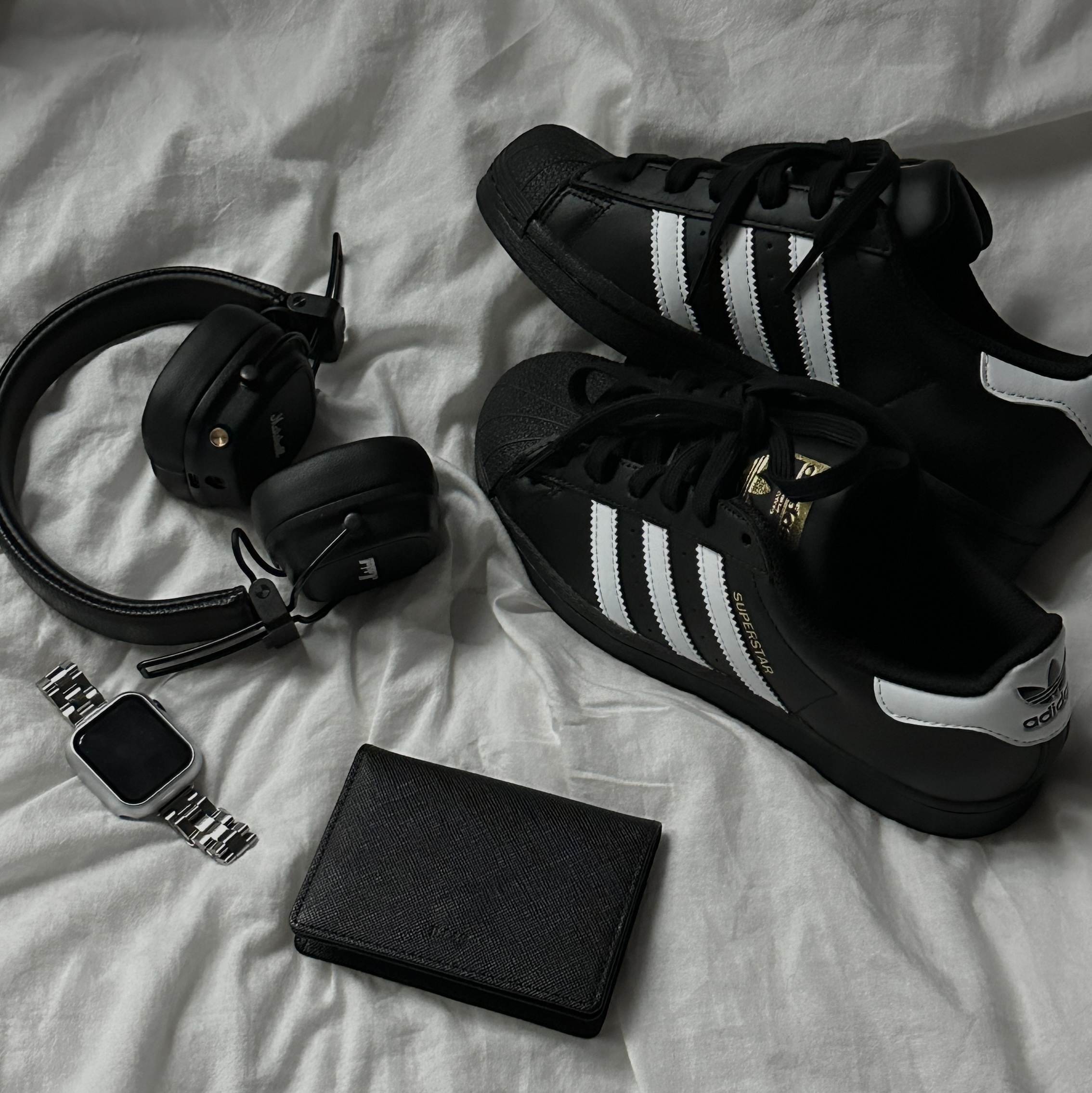 Adidas Superstar Core Black White, Marshall Major IV Black (Korean Ver.) 착용 스타일