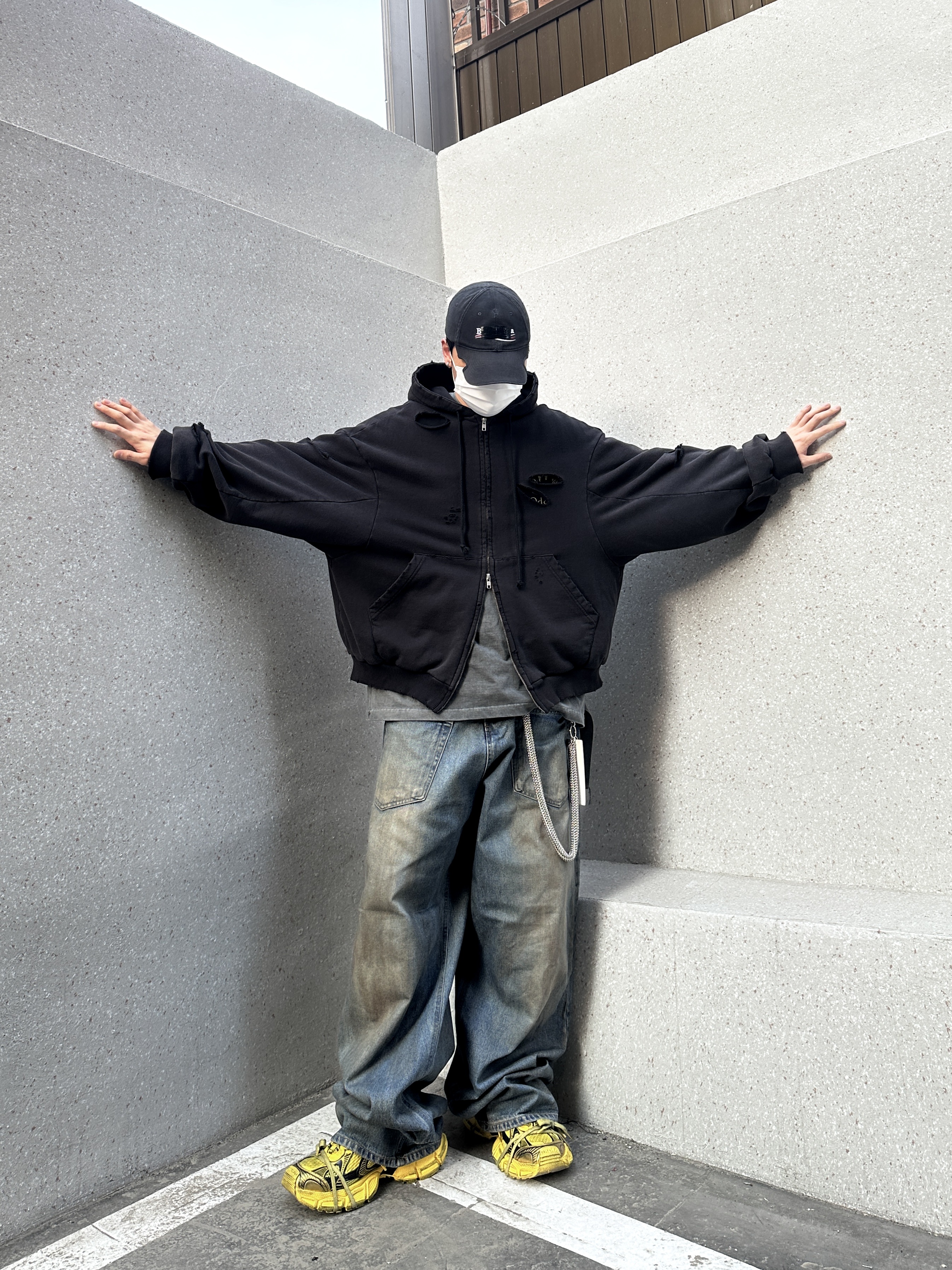Project G/R Coated Backward Denim Pants Blue, Balenciaga Gaffer Cap Black 착용 스타일 - 1