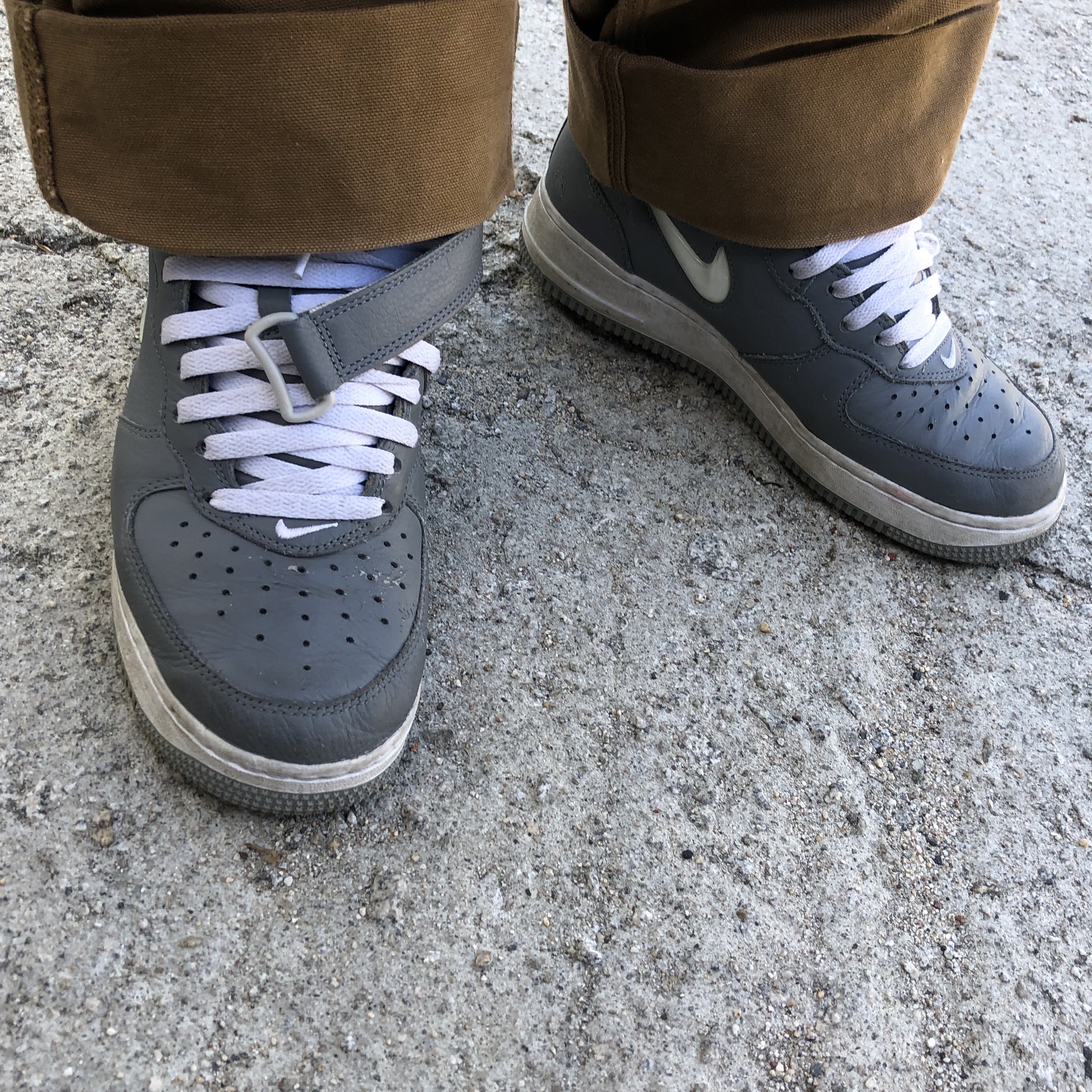 Nike Air Force 1 Mid QS NYC Cool Grey 착용 스타일