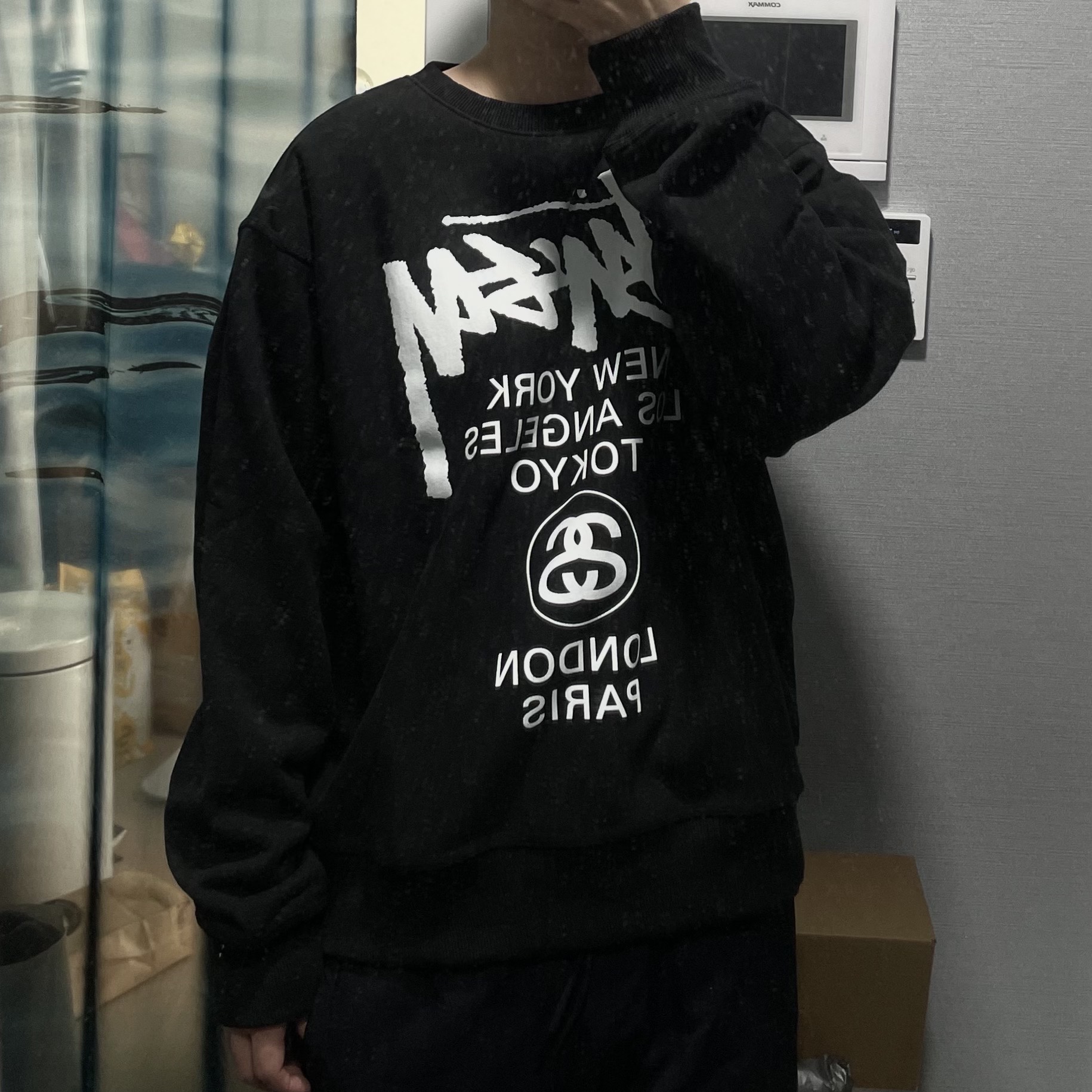 Stussy World Tour Crew Black 2023 착용 스타일