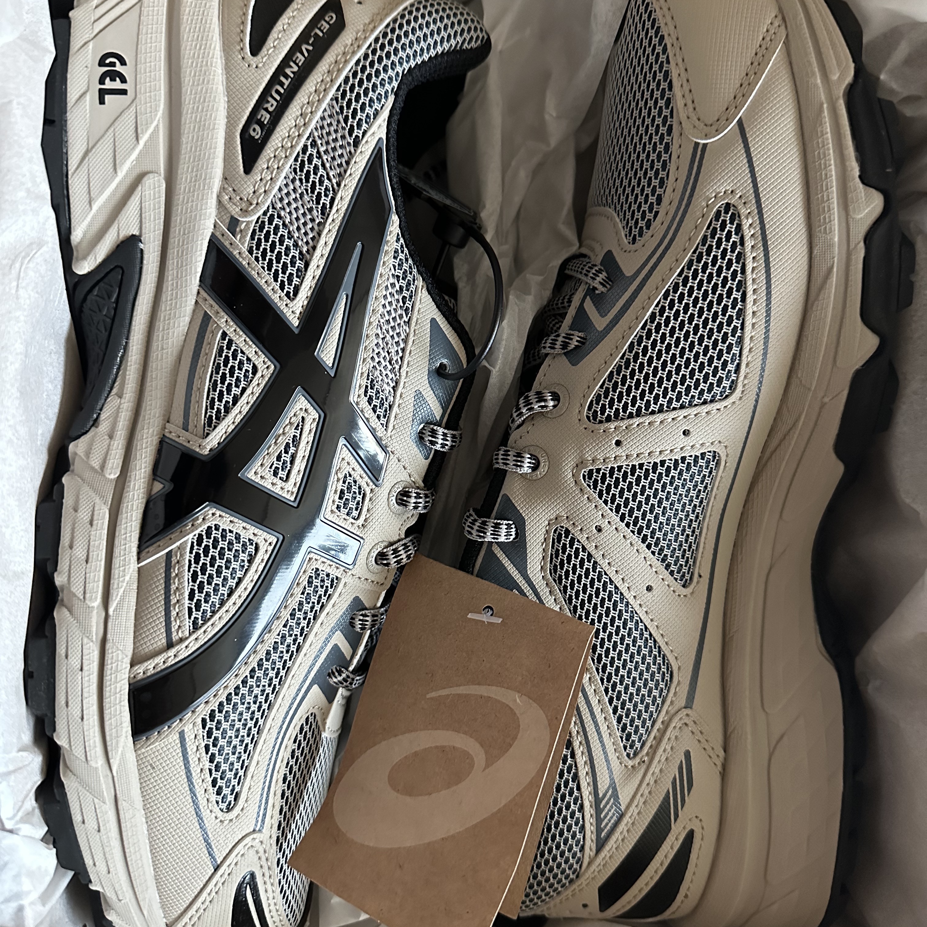 Asics Gel-Venture 6 Feather Grey Black 착용 스타일
