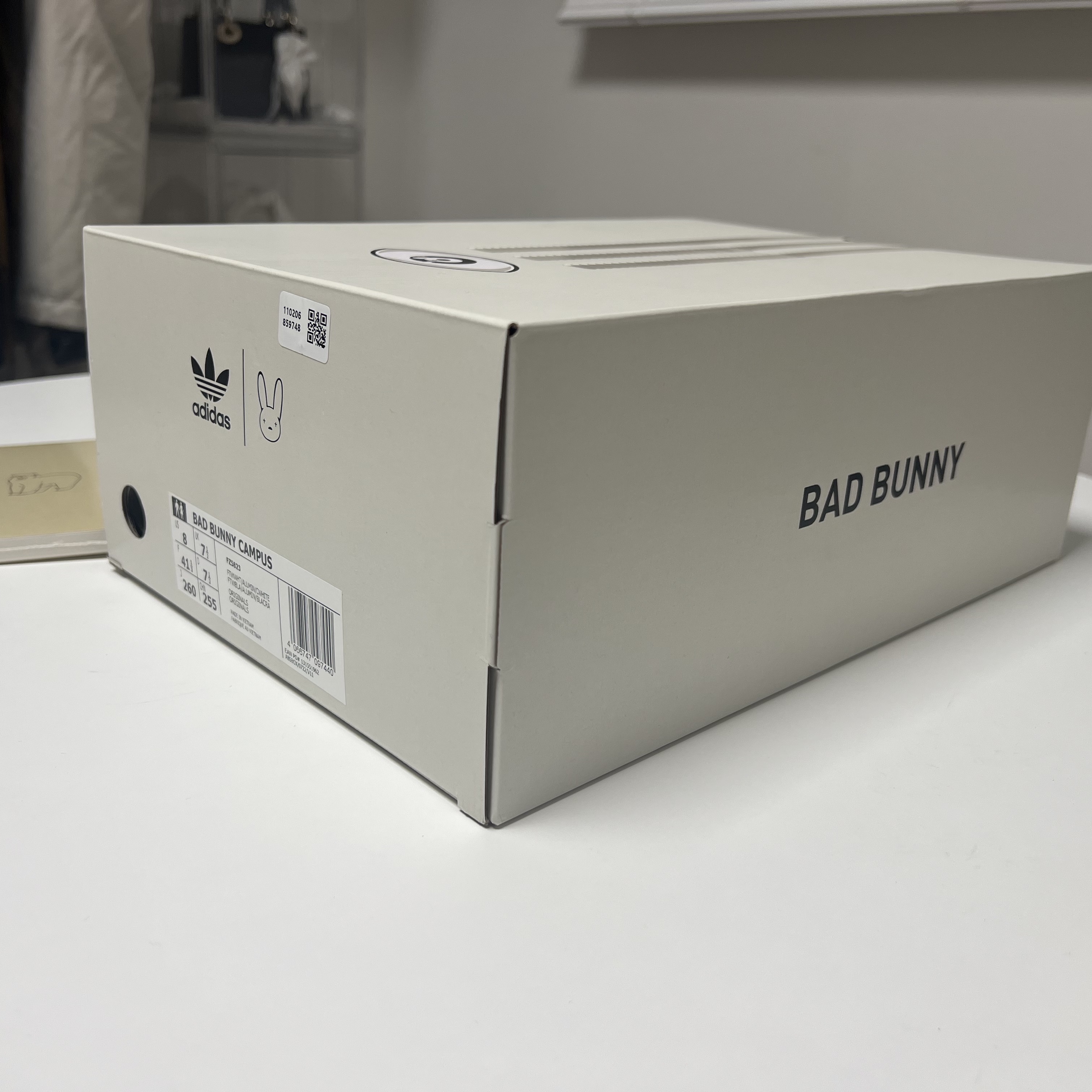 Adidas x Bad Bunny Campus Light Cloud White 착용 스타일 - 3