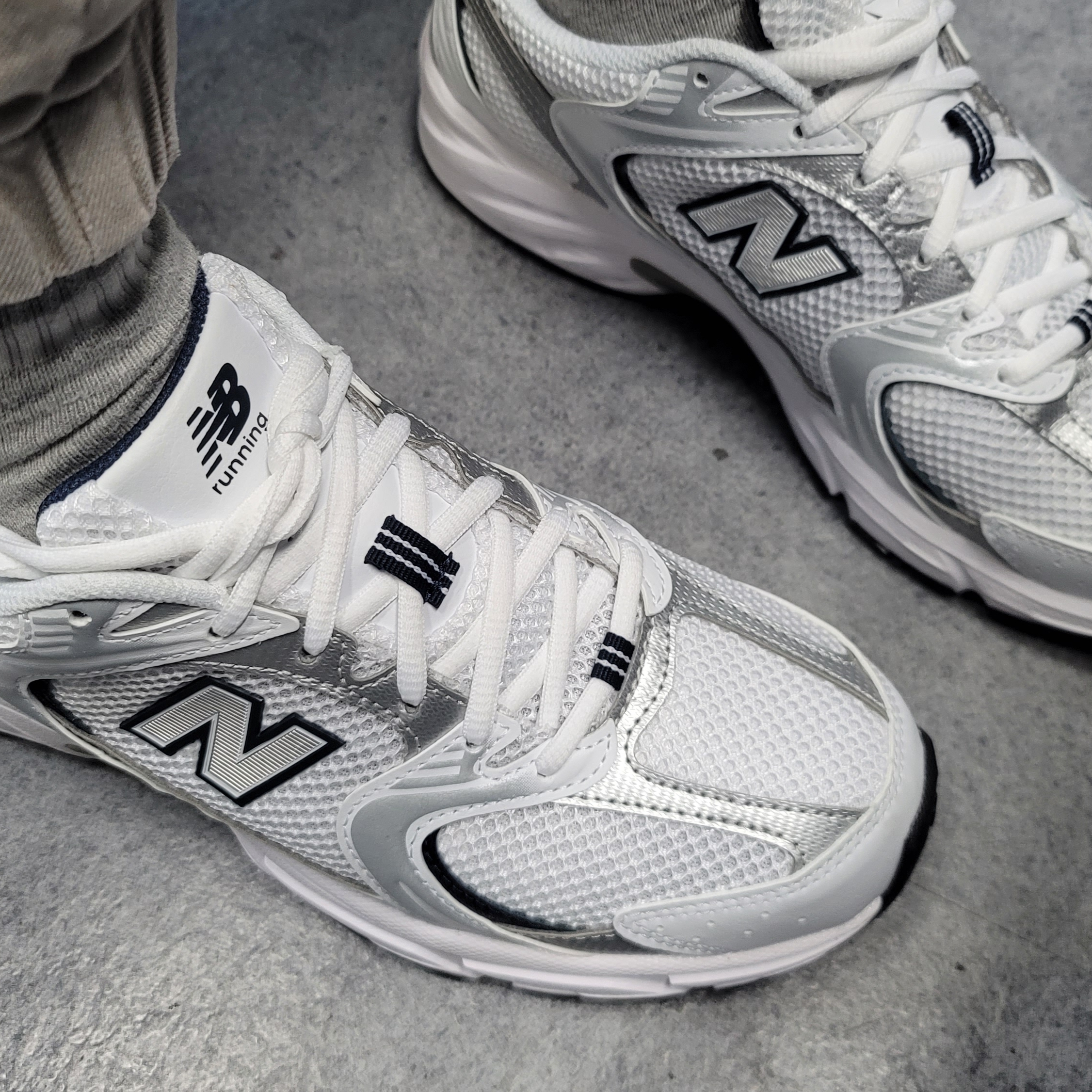 New Balance 530 White 착용 스타일