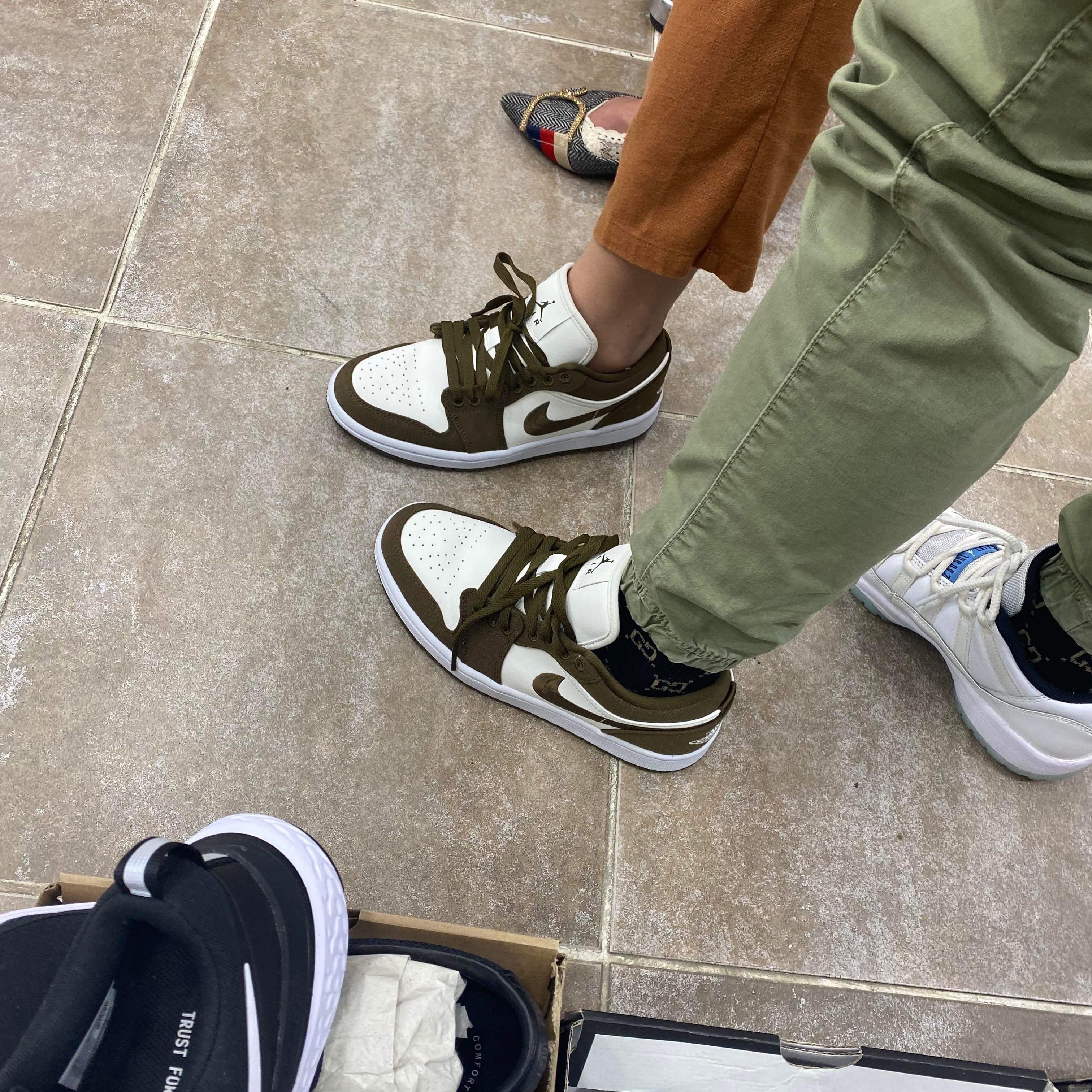 (W) Jordan 1 Low SE Light Olive 착용 스타일