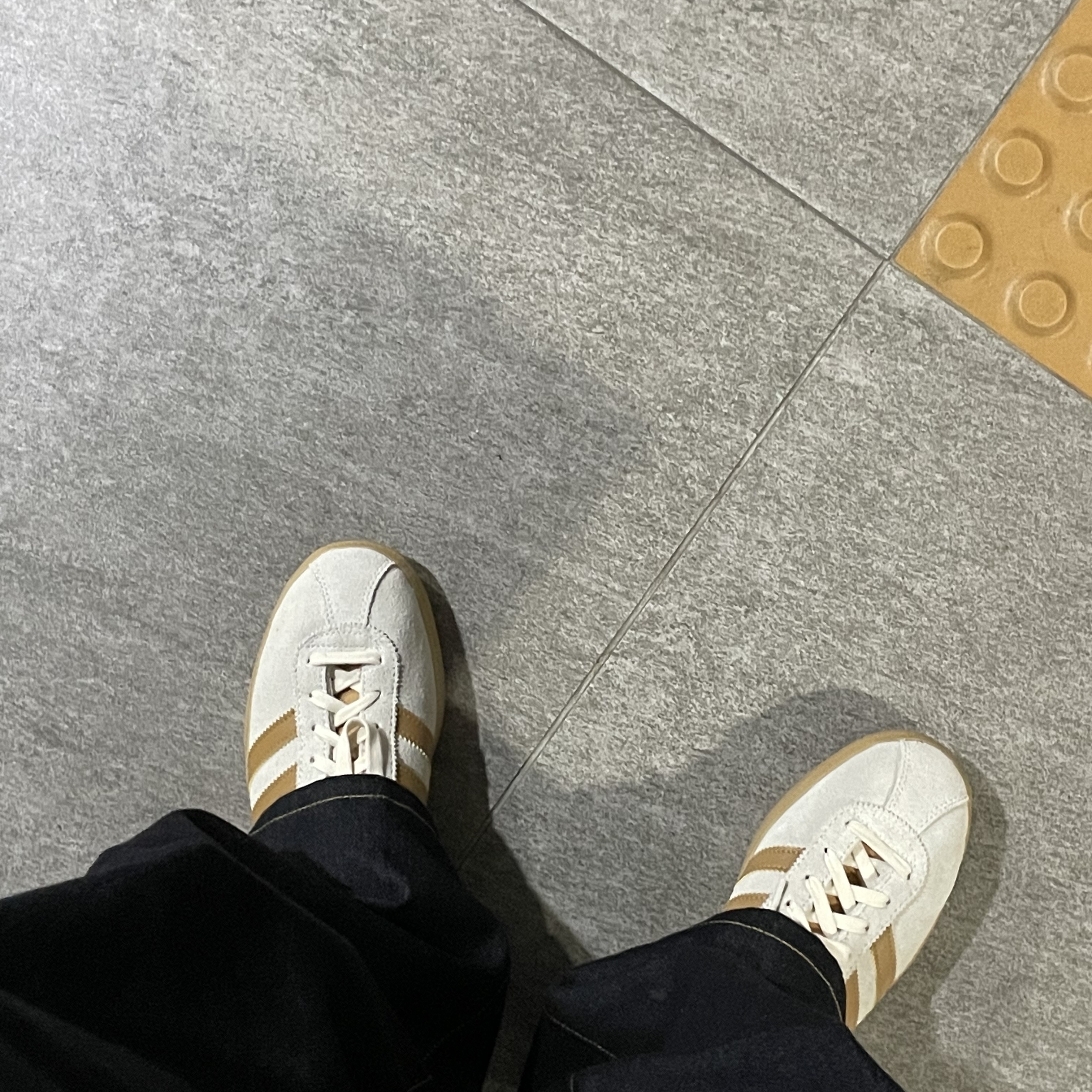 Adidas City Series Munchen Cream White Mesa 착용 스타일 - 2