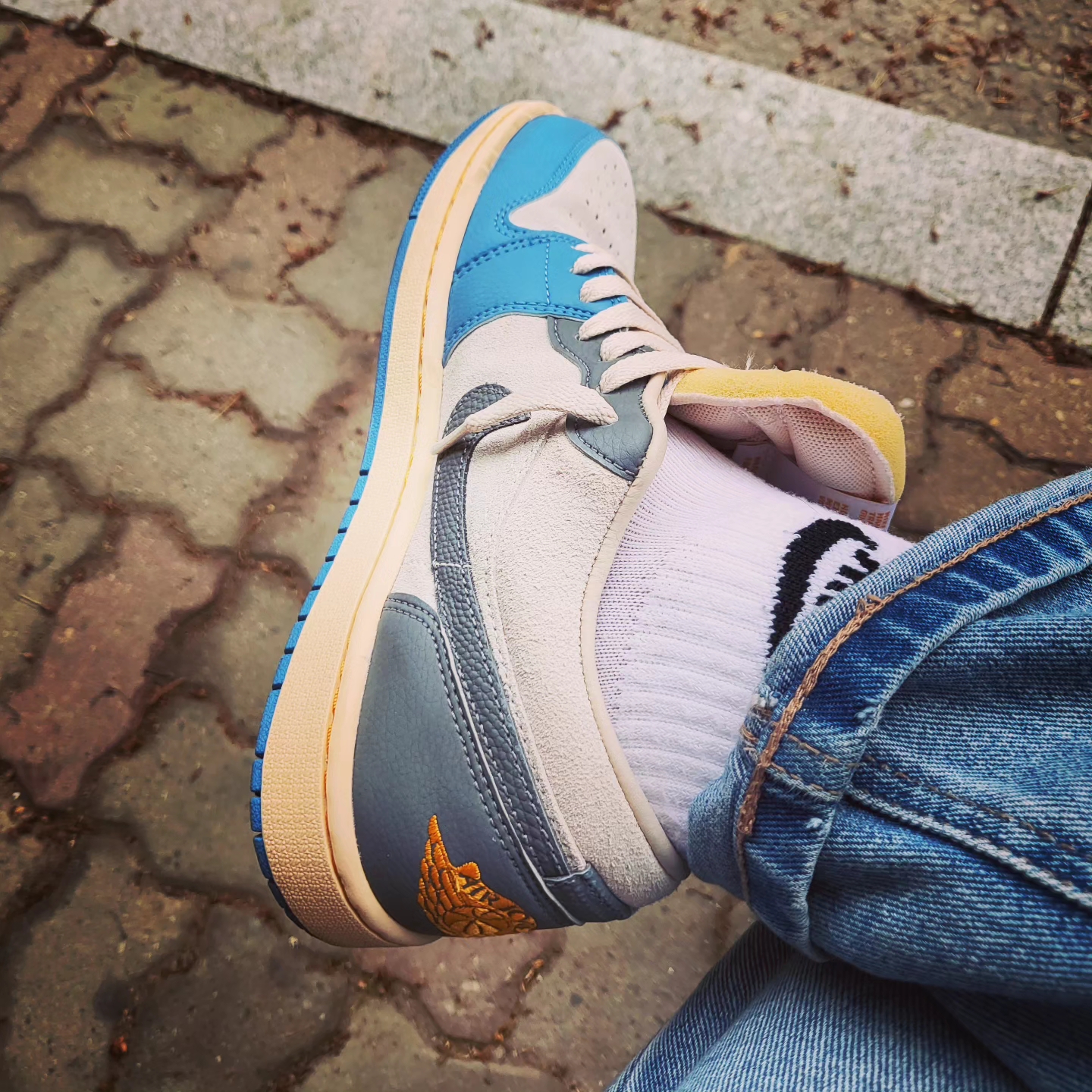 Jordan 1 Low SE Tokyo 96 착용 스타일 - 3
