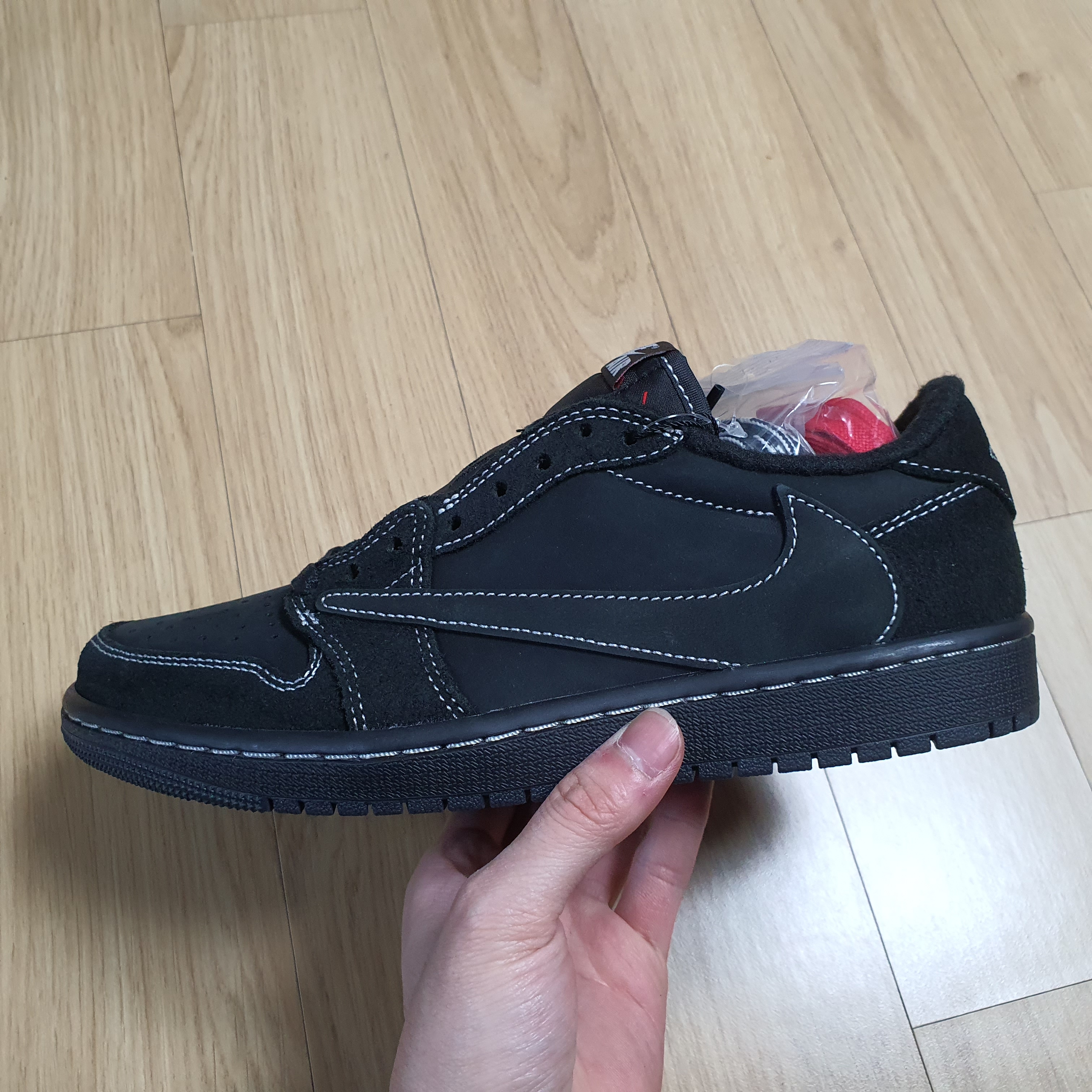 Jordan 1 x Travis Scott Retro Low OG SP Black Phantom 착용 스타일
