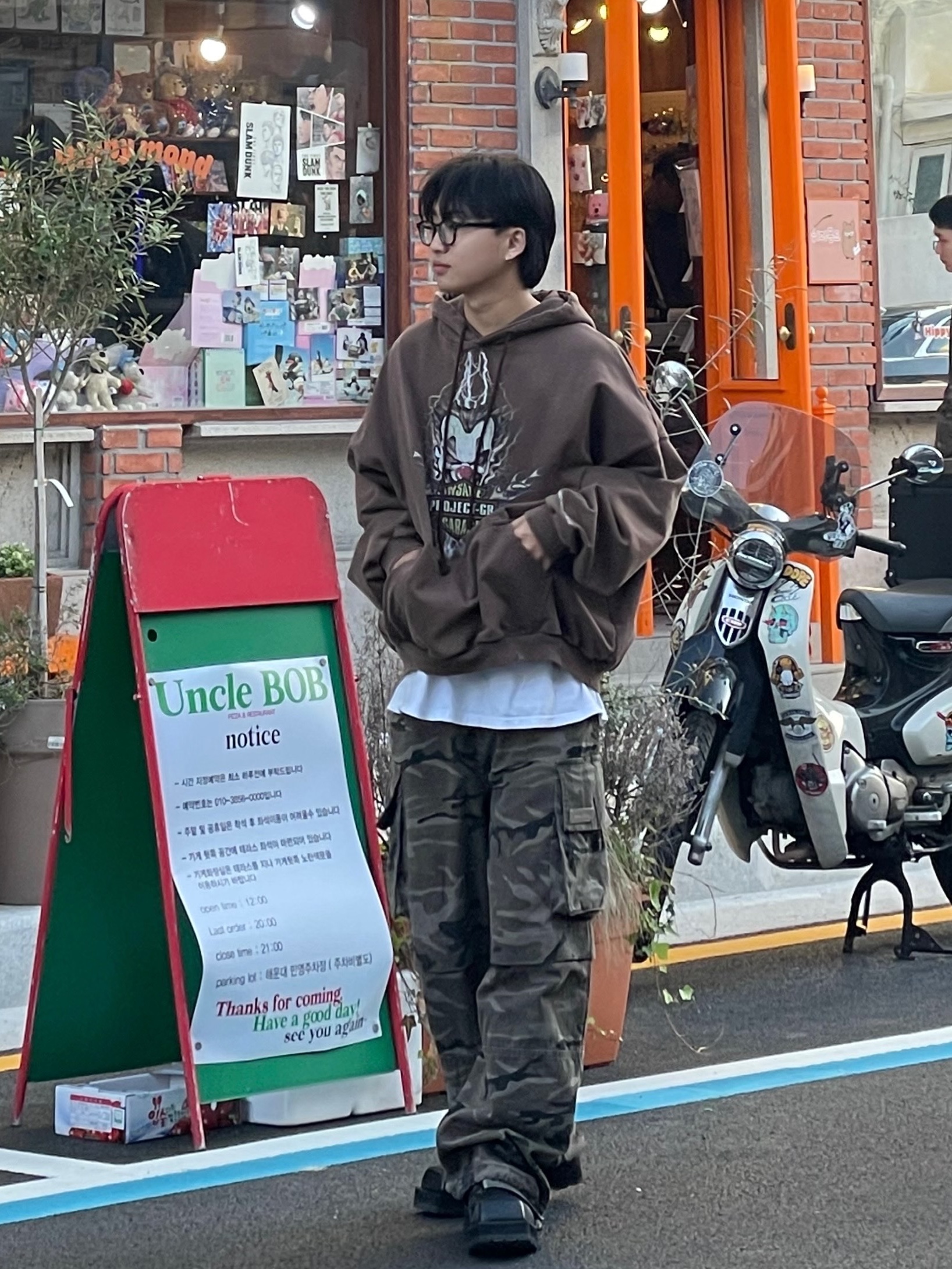 Project G/R x Insane Garage Clown Bike Hoodie Vintage Brown, Stussy 8 Ball T-Shirt White - 22SS 착용 스타일