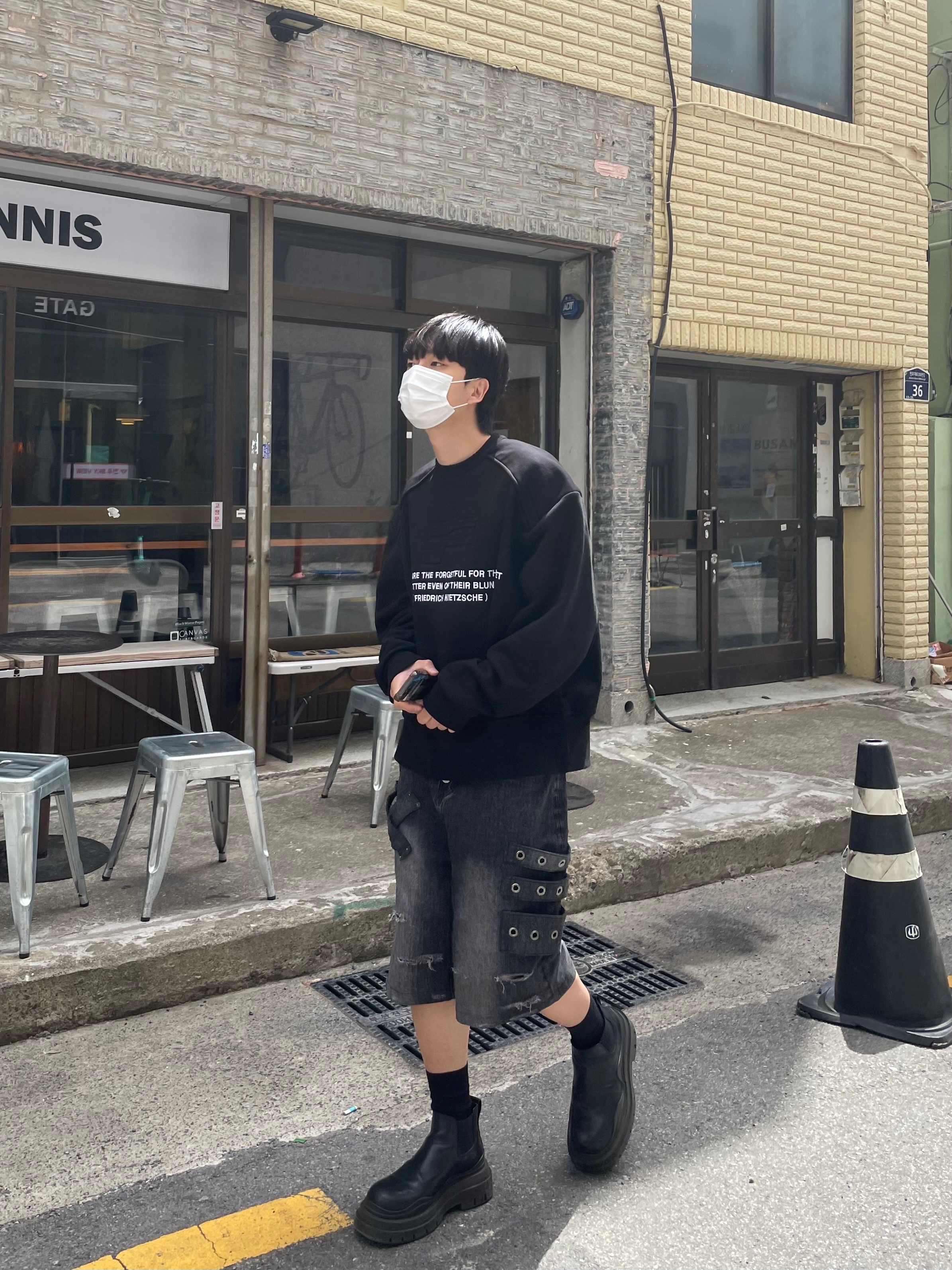 Bottega Veneta Tire Cropped Chelsea Boots Black, Undermycar x Ohhyunseog Boltume.2 Hardware Combo Flight Jacket Cordovan - 22SS 착용 스타일 - 1