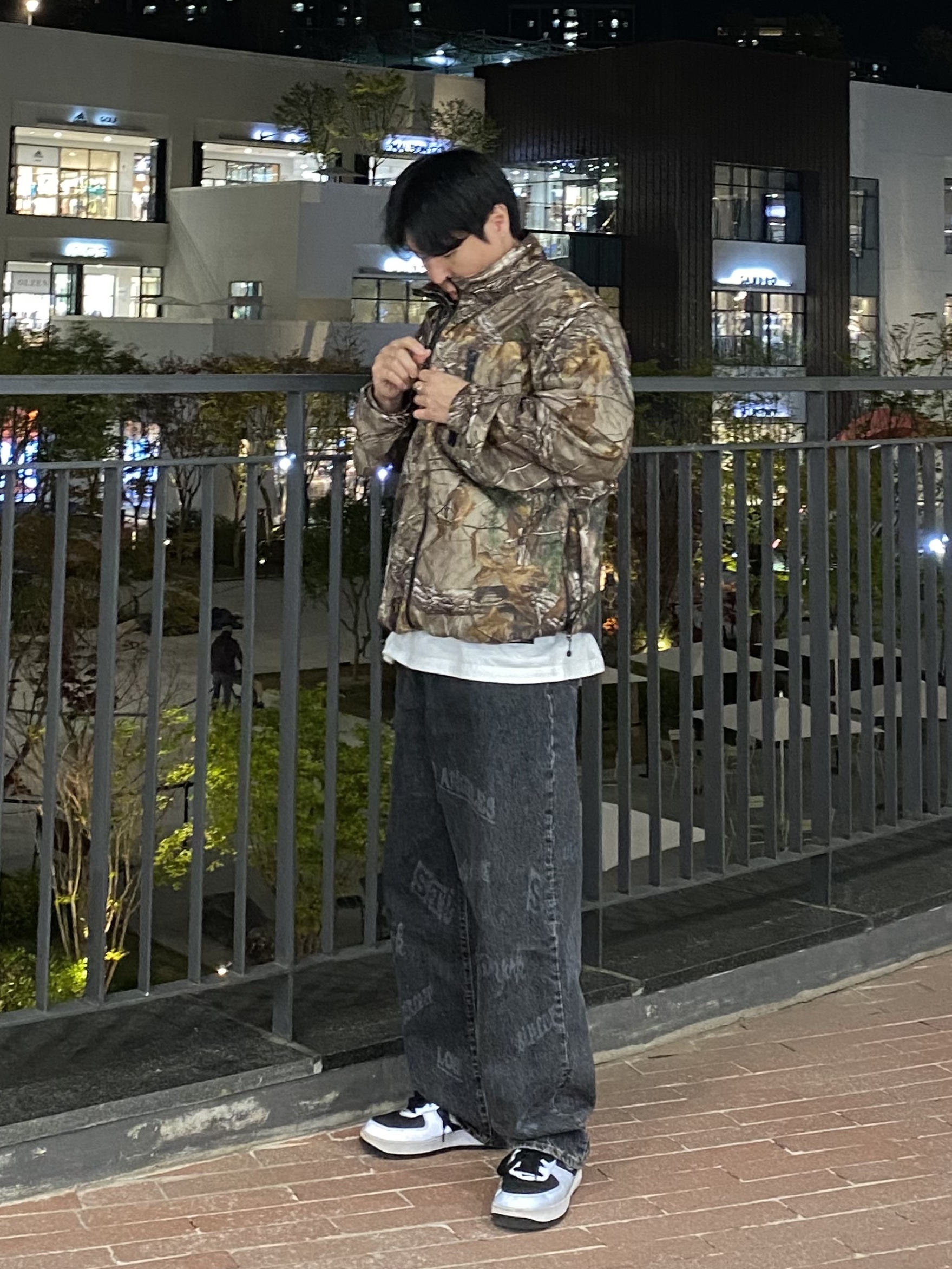 Stussy Worldwide Big OL' Jeans Black, Nike Air Force 1 B Silver Snake 착용 스타일