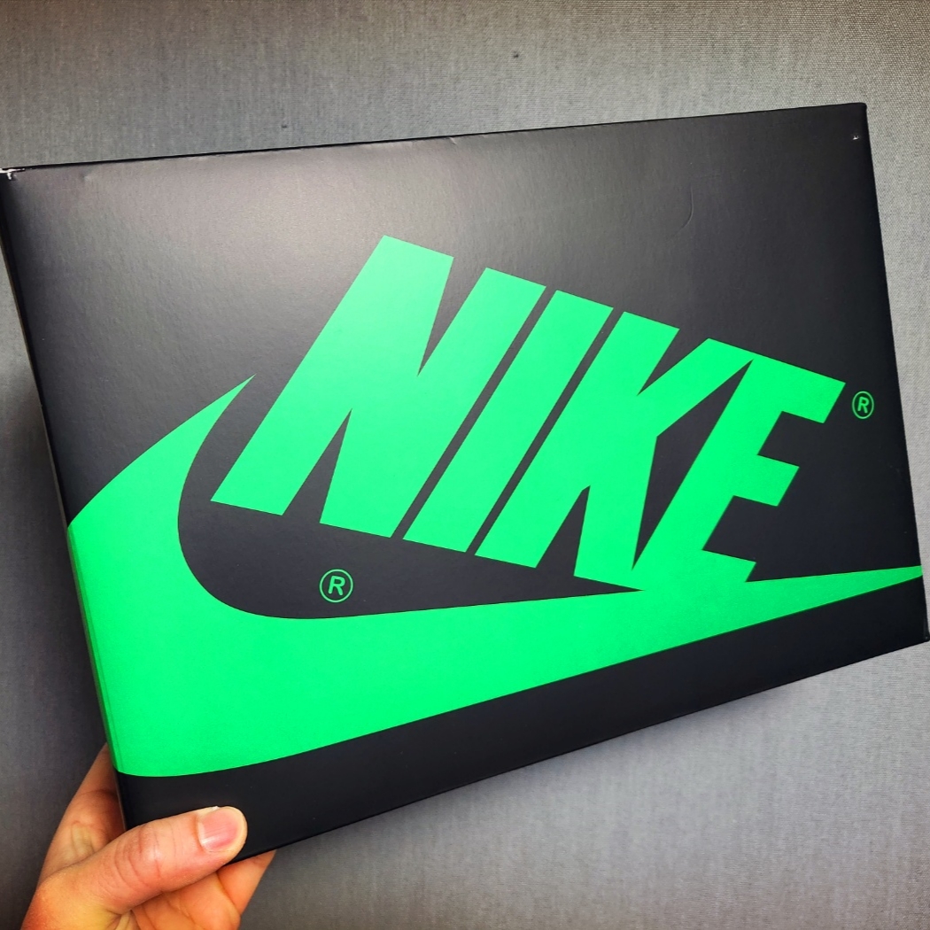 Jordan 1 Retro High OG Black and Lucky Green 착용 스타일 - 1