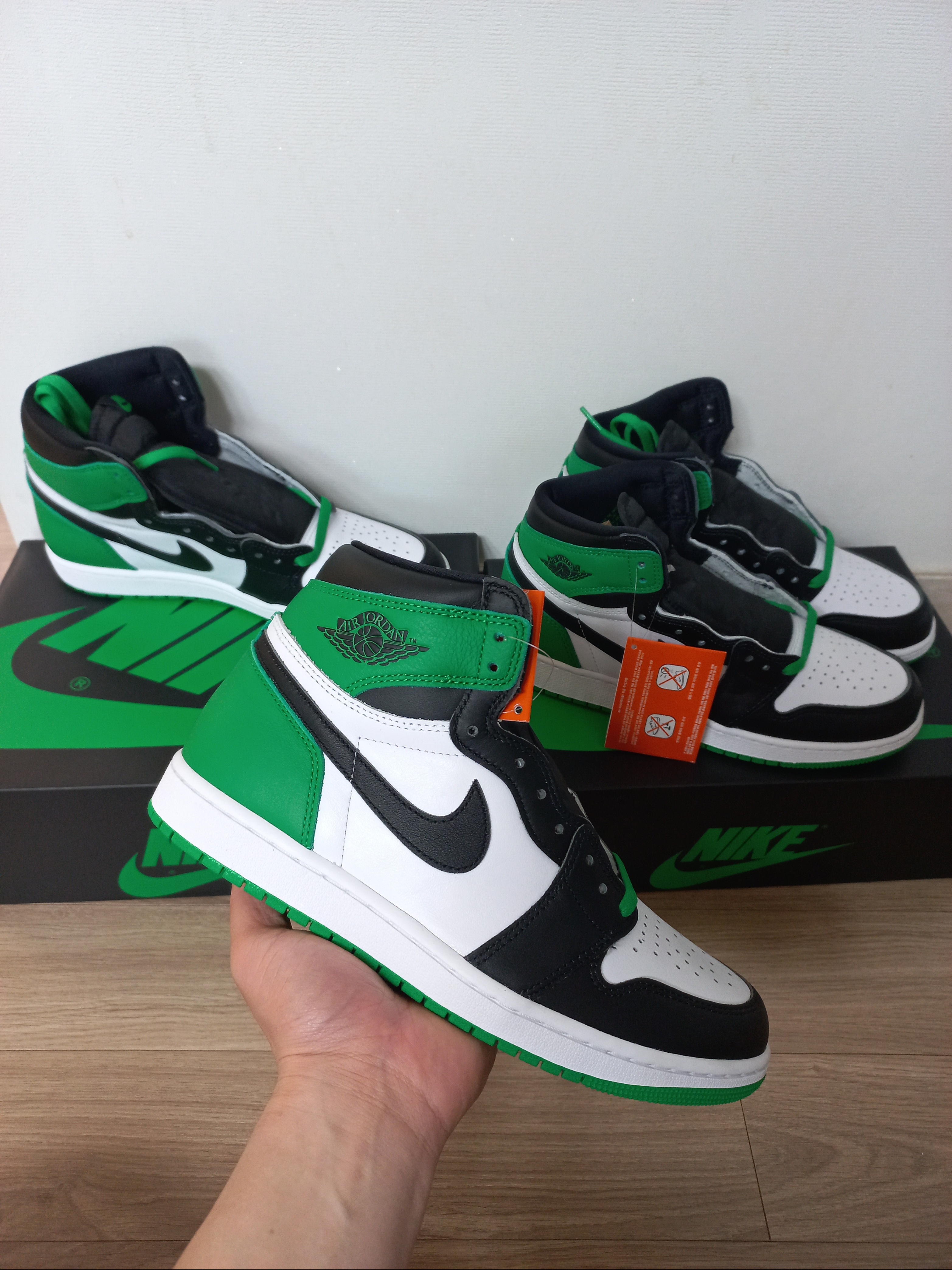 Jordan 1 Retro High OG Black and Lucky Green, (GS) Jordan 1 Retro High OG Black and Lucky Green 착용 스타일 - 1