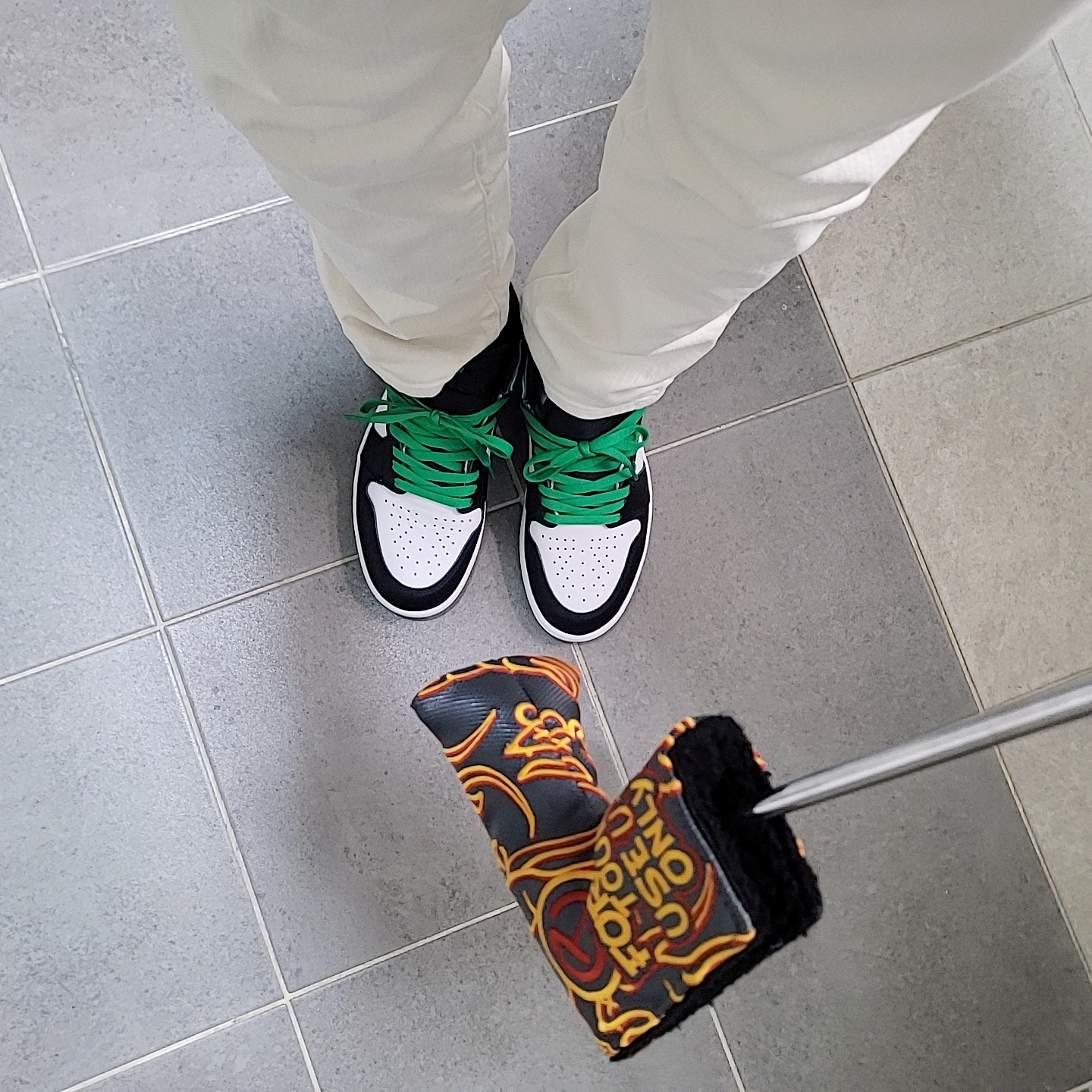 Jordan 1 Retro High OG Black and Lucky Green, (GS) Jordan 1 Retro High OG Black and Lucky Green 착용 스타일 - 2