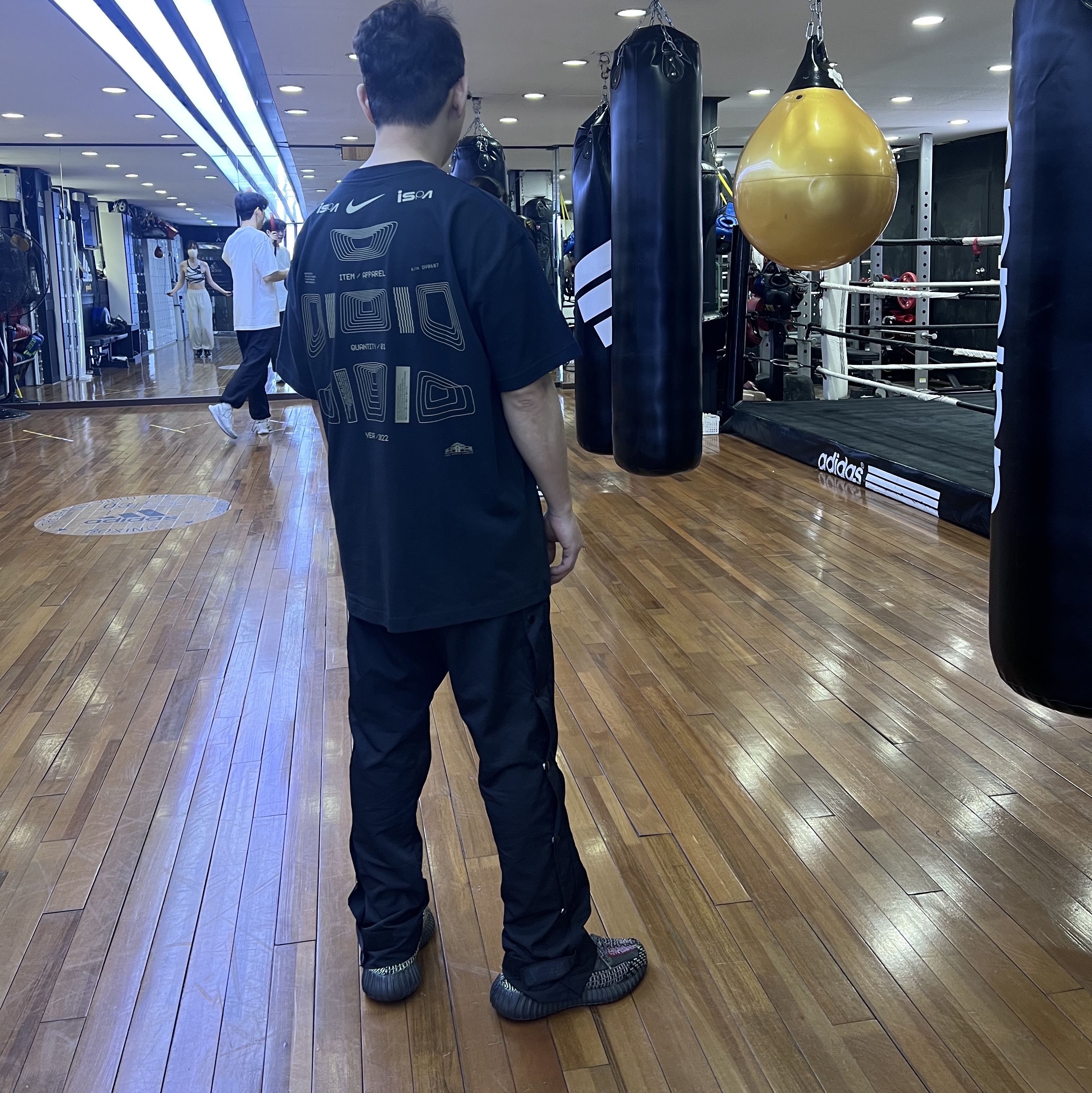 Nike NRG ISPA Graphic T-Shirt Black, Nike x Fear of God Warm Up Pants Off Noir 착용 스타일