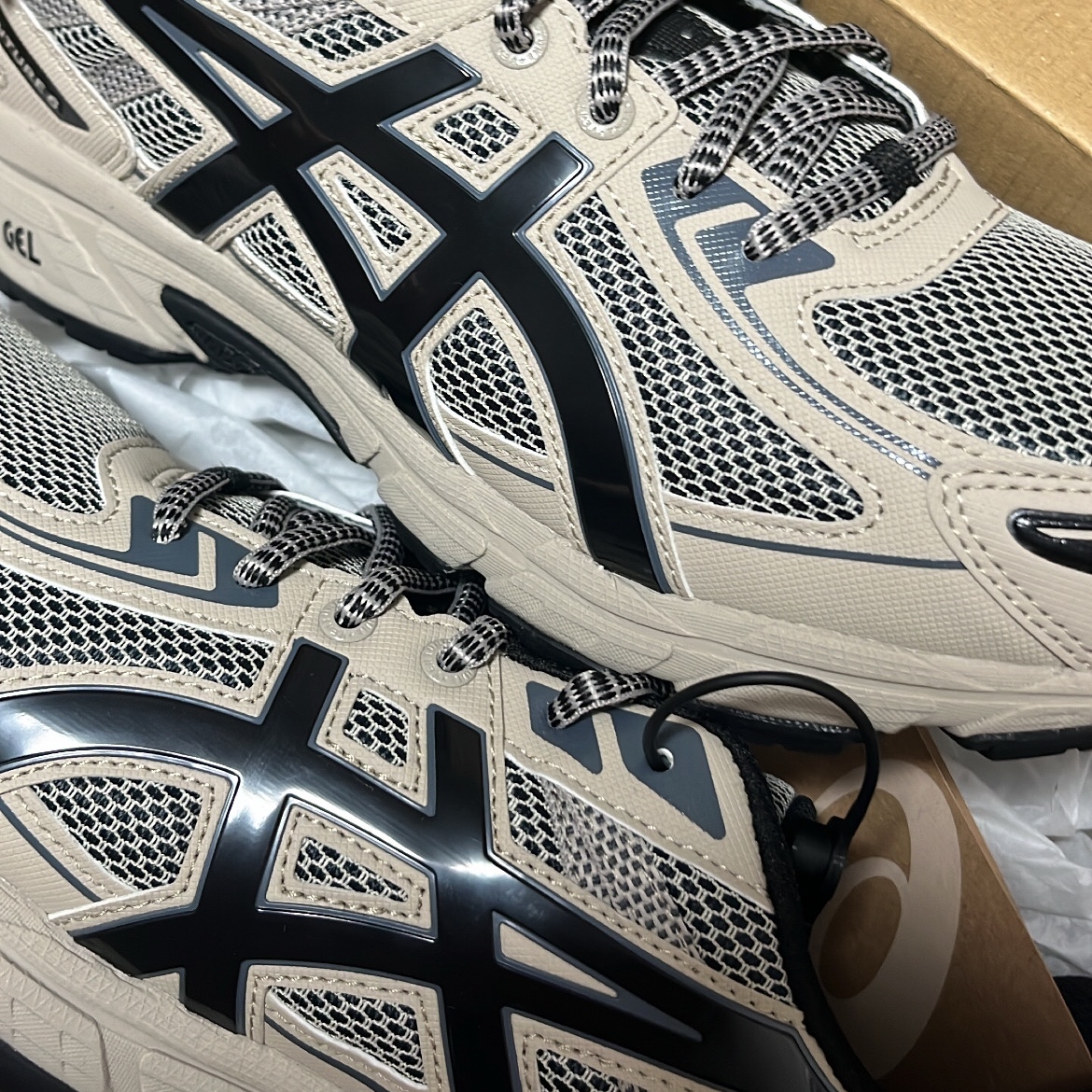 Asics Gel-Venture 6 Feather Grey Black 착용 스타일