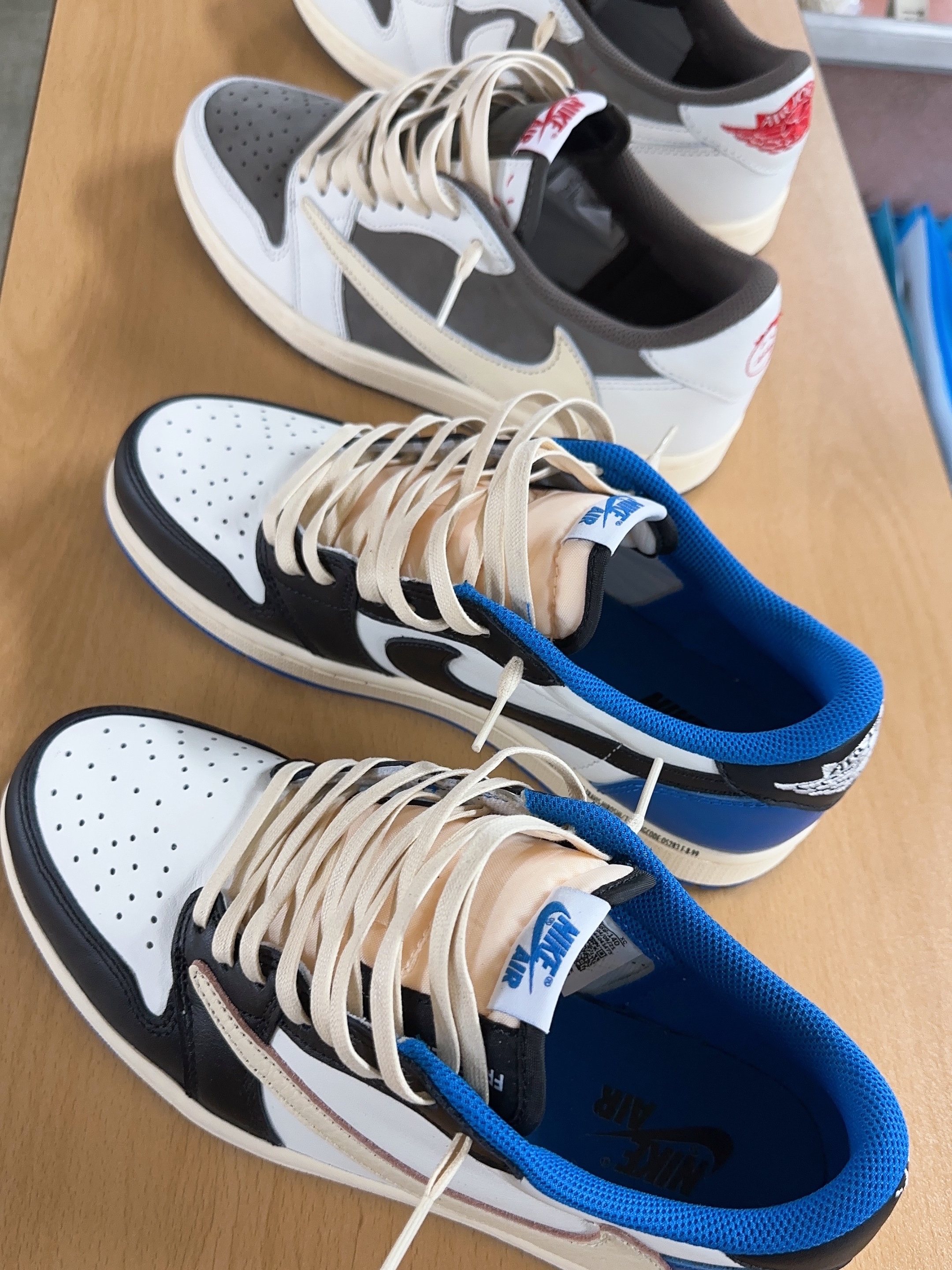 Jordan 1 x Travis Scott Retro Low OG SP Sail and Ridgerock, Jordan 1 x Travis Scott x Fragment Retro Low OG SP Military Blue 착용 스타일 - 2