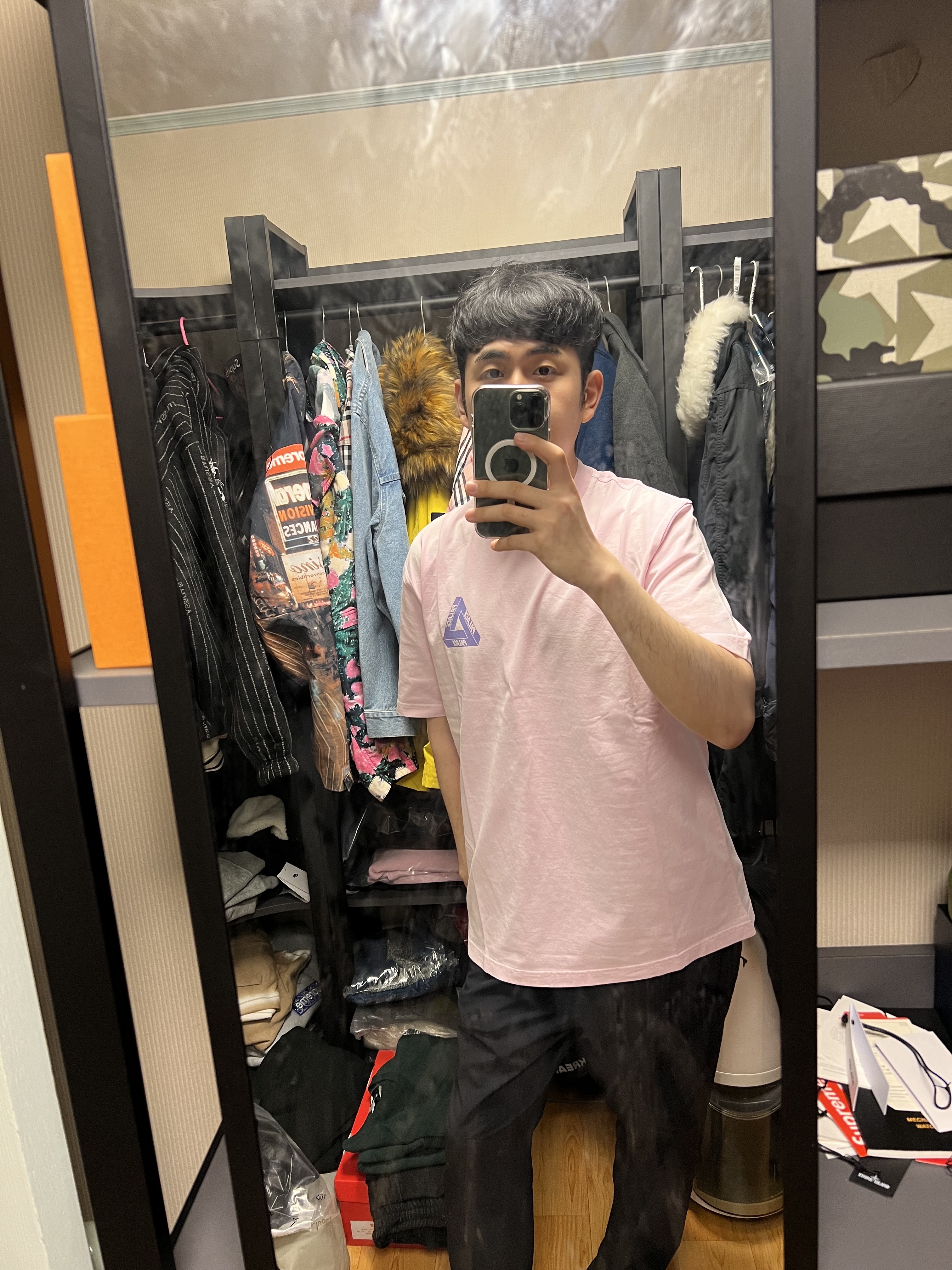 Palace Reacto Tri-Ferg T-Shirt Pink - 23SS 착용 스타일