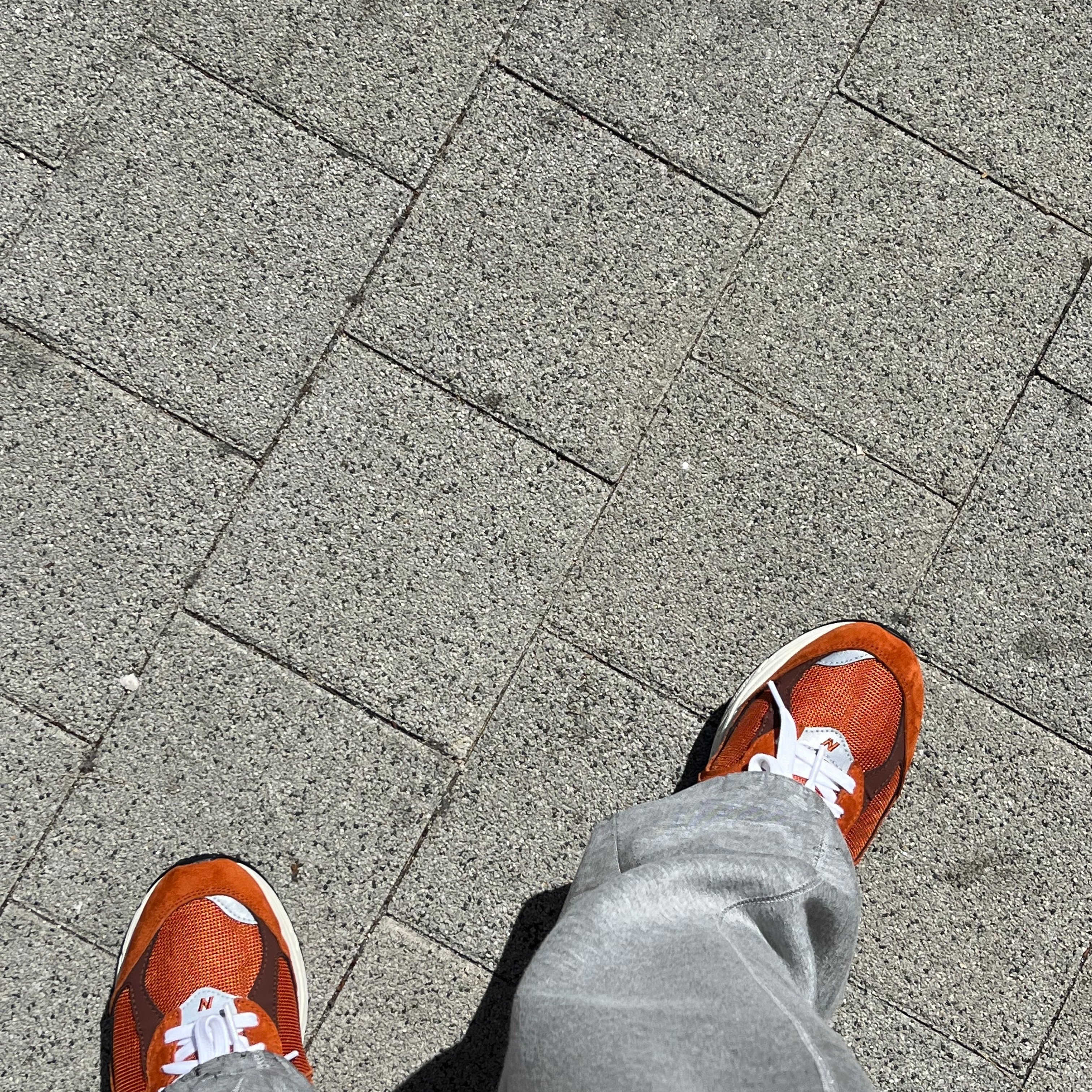 New Balance 2002R Rust Oxide 착용 스타일 - 3