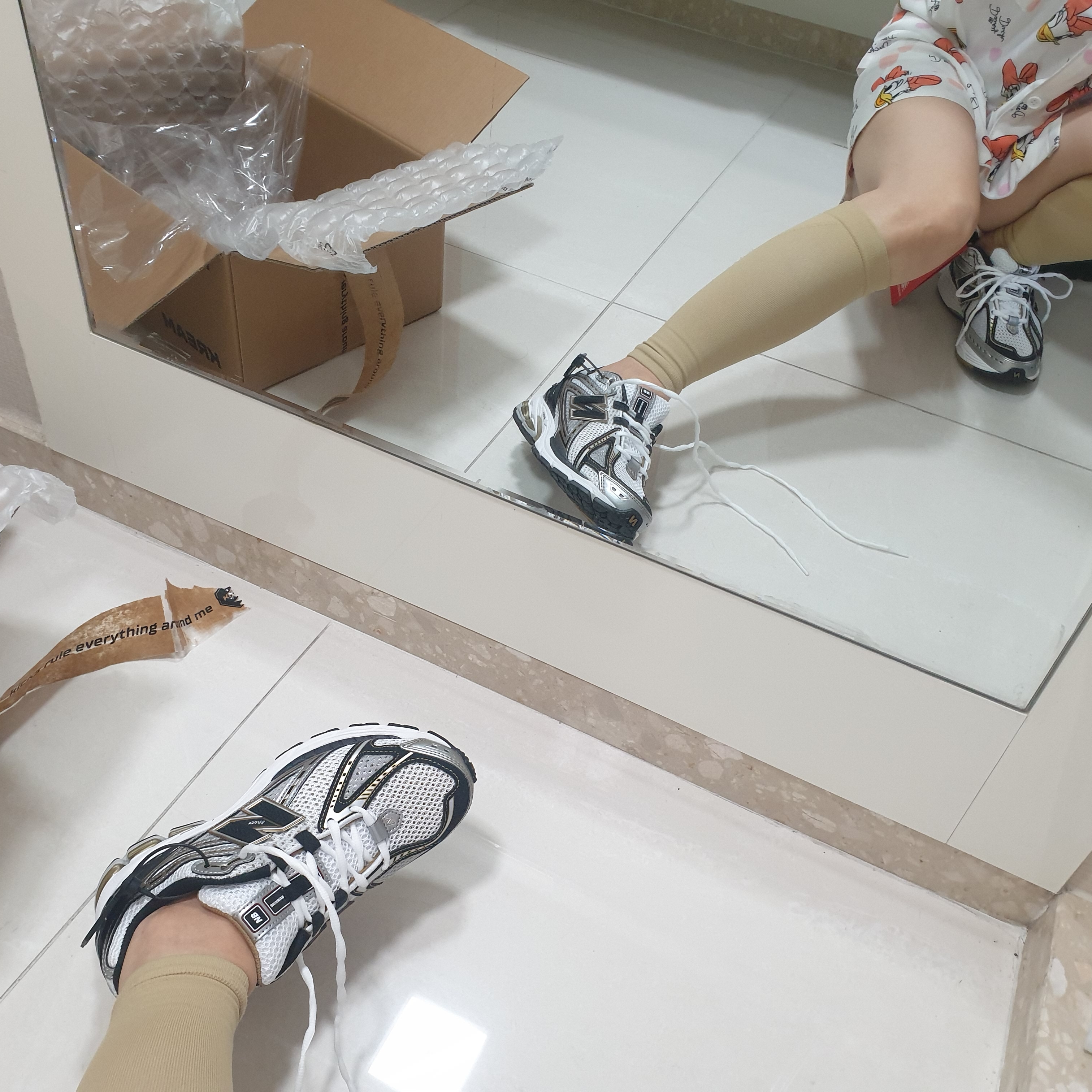 New Balance 1906R White Gold 착용 스타일