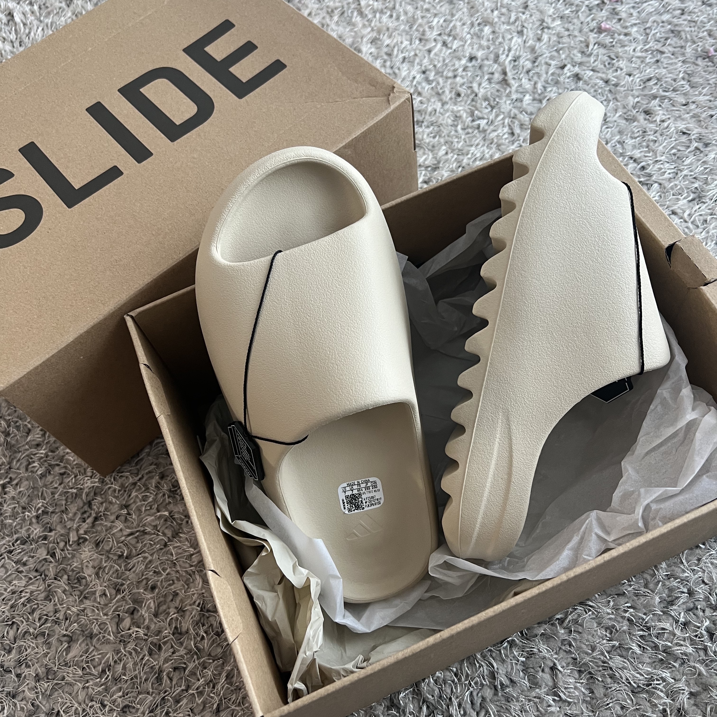 Adidas Yeezy Slide Bone 2022/2023 착용 스타일 - 2