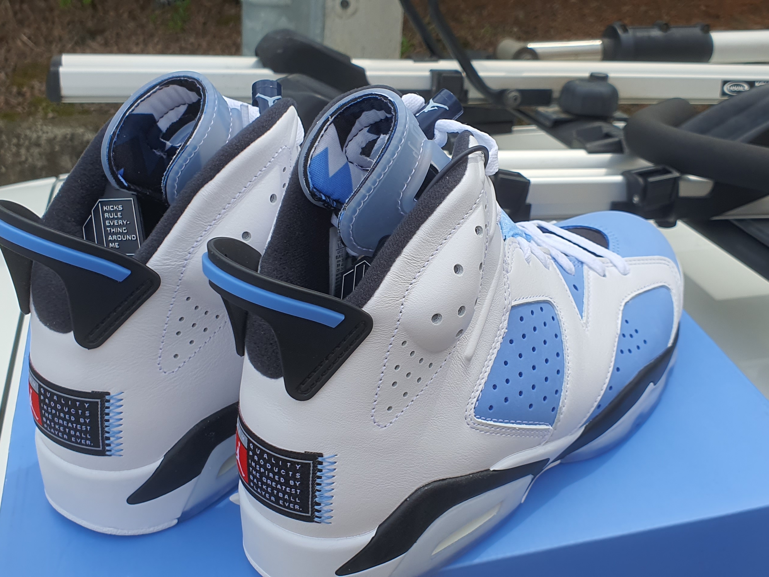 Jordan 6 Retro University Blue 착용 스타일 - 3