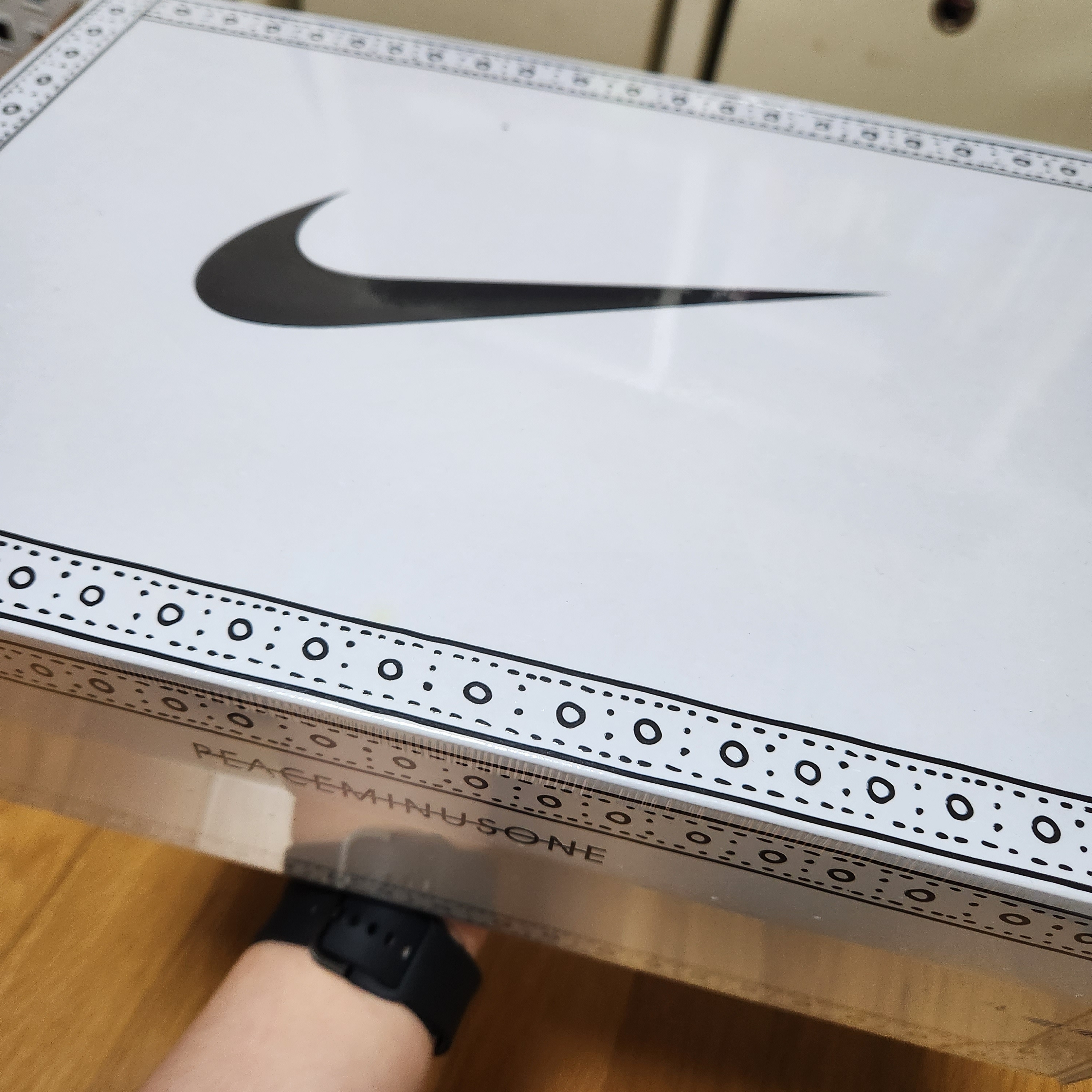 Nike x Peaceminusone Kwondo1 Black and White 착용 스타일 - 1