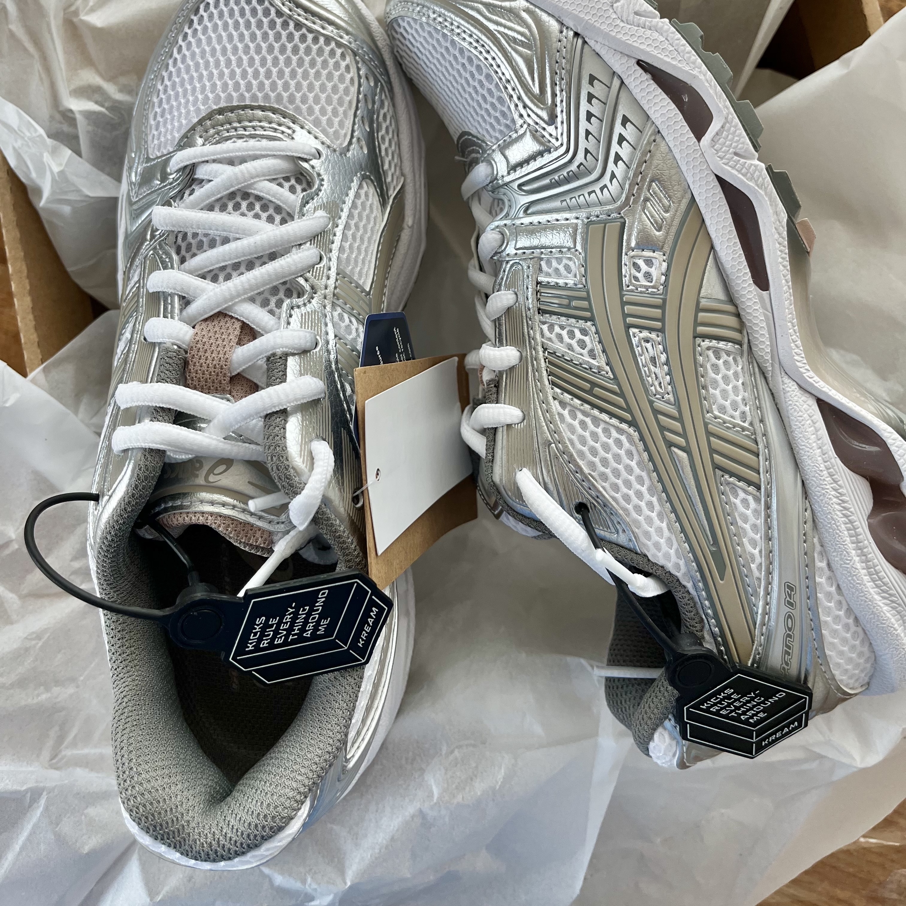 (W) Asics Gel-Kayano 14 White Moonrock 착용 스타일