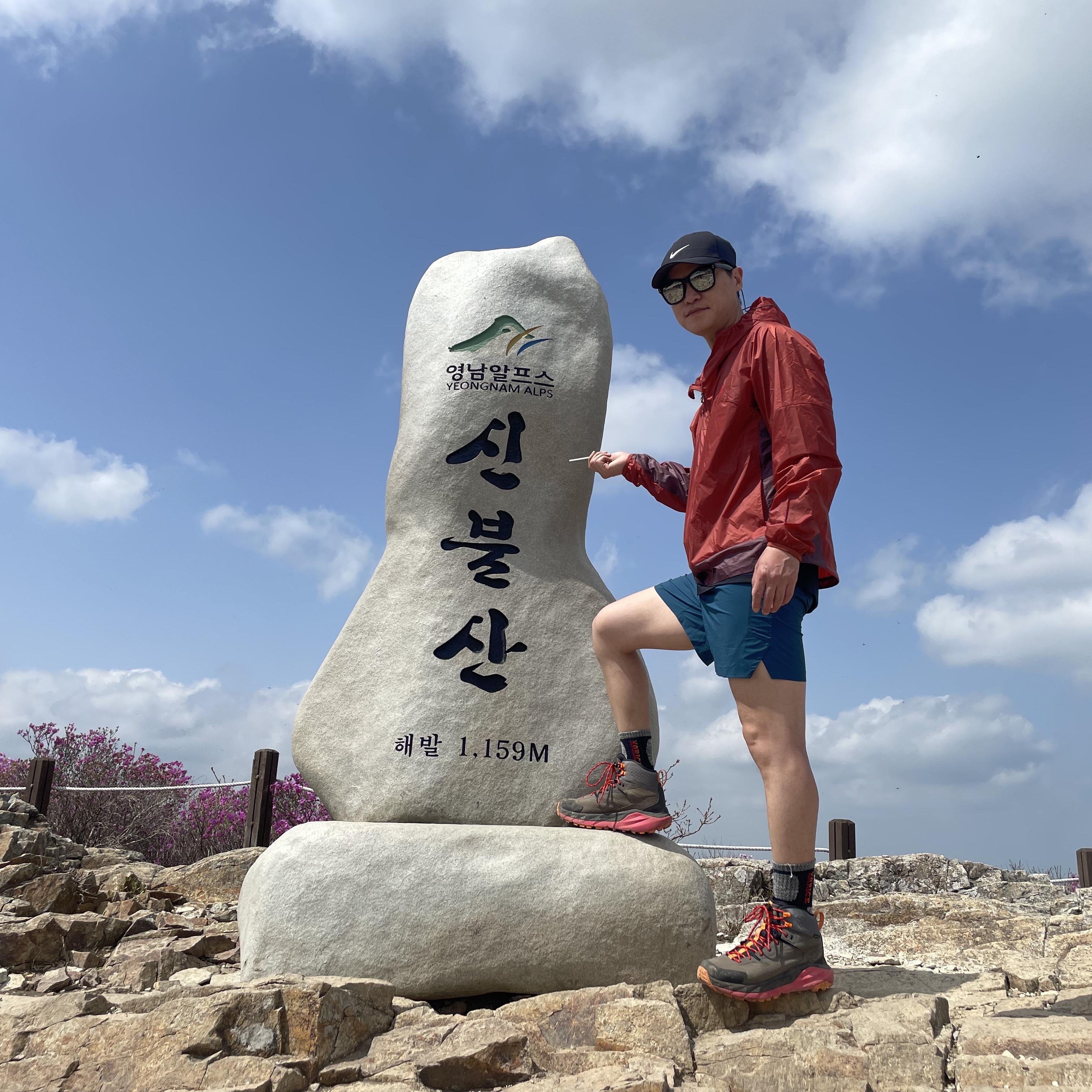 Nike ACG Cinder Cone Windproof Jacket Red Stone - Asia 착용 스타일