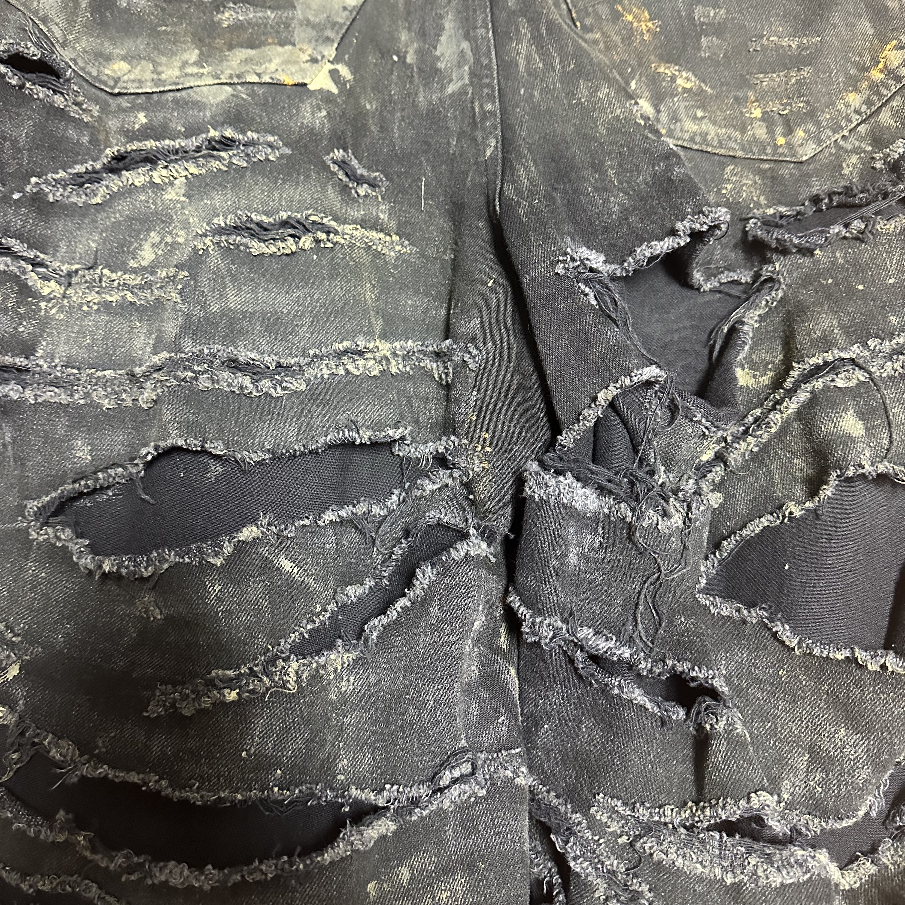 Balenciaga Super Destroyed Japanese Denim Baggy Pants Black 착용 스타일 - 2
