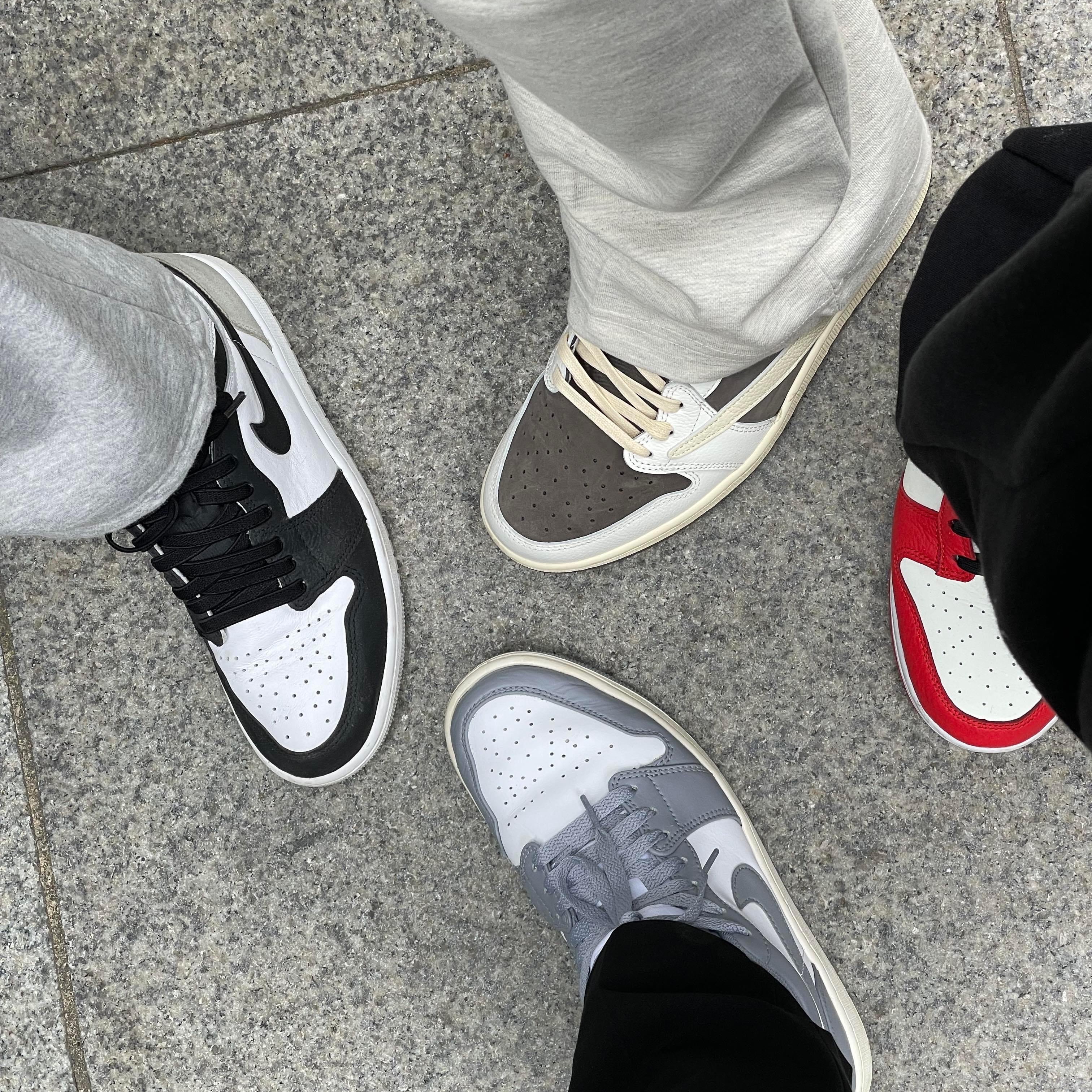 Jordan 1 x Travis Scott Retro Low OG SP Sail and Ridgerock, Nike x NBA Dunk Low Retro EMB Black and Chile Red 착용 스타일