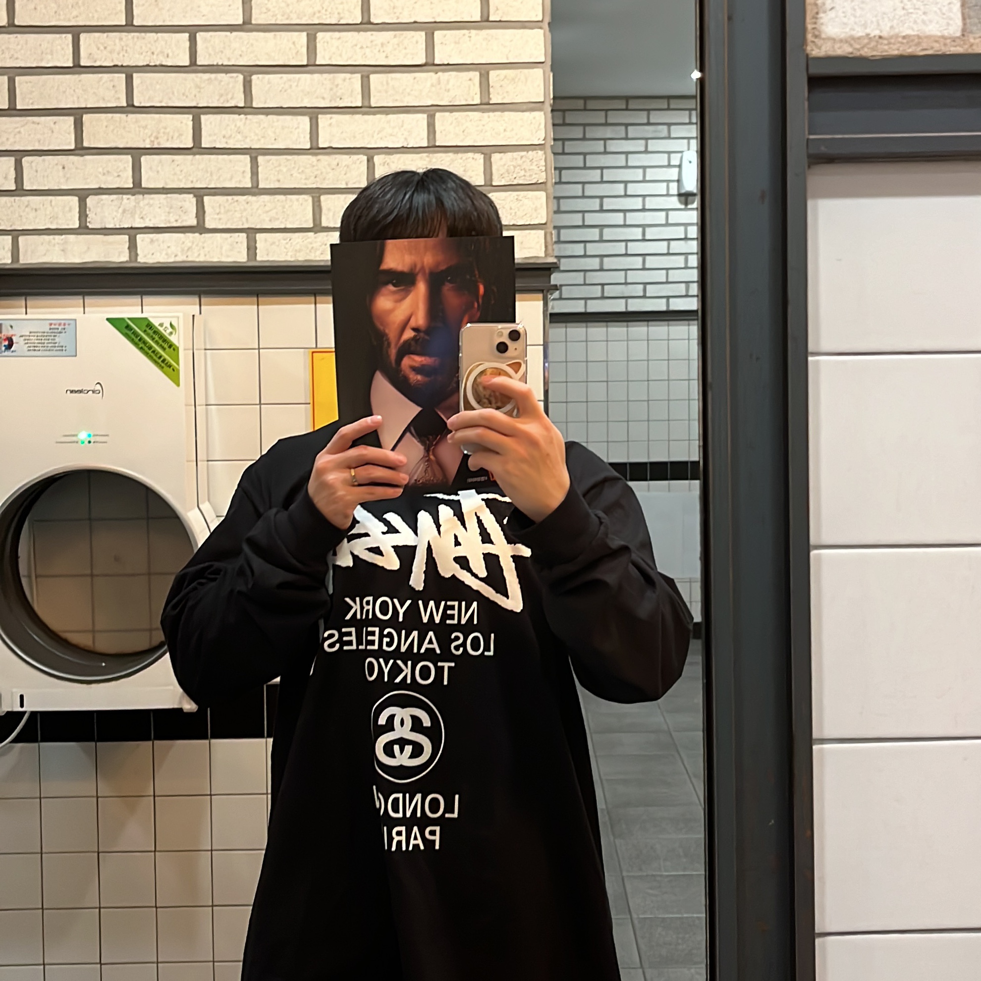 Stussy World Tour LS T-Shirt Black 2023 착용 스타일