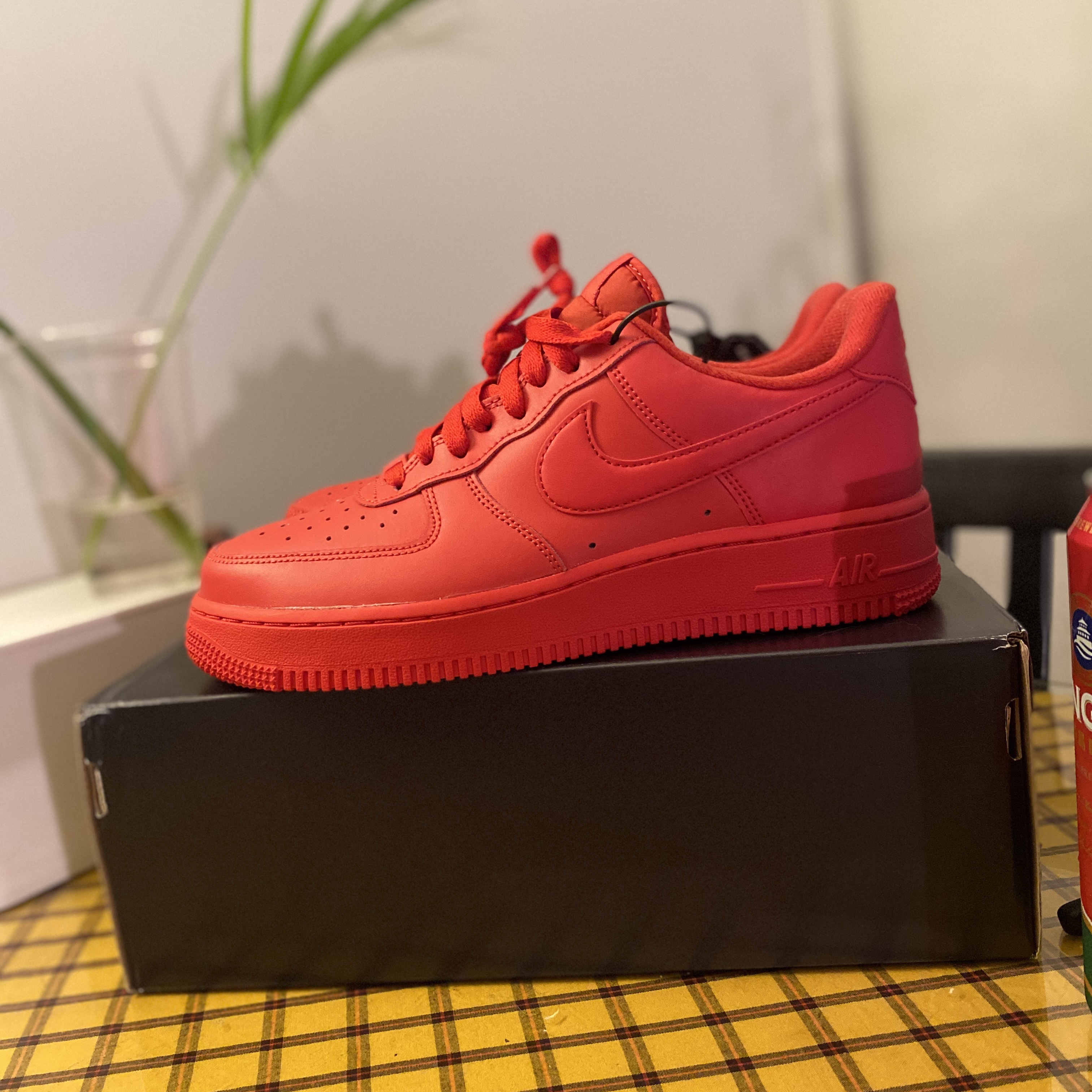 Nike Air Force 1 '07 LV8 Low 1 Triple Red 착용 스타일