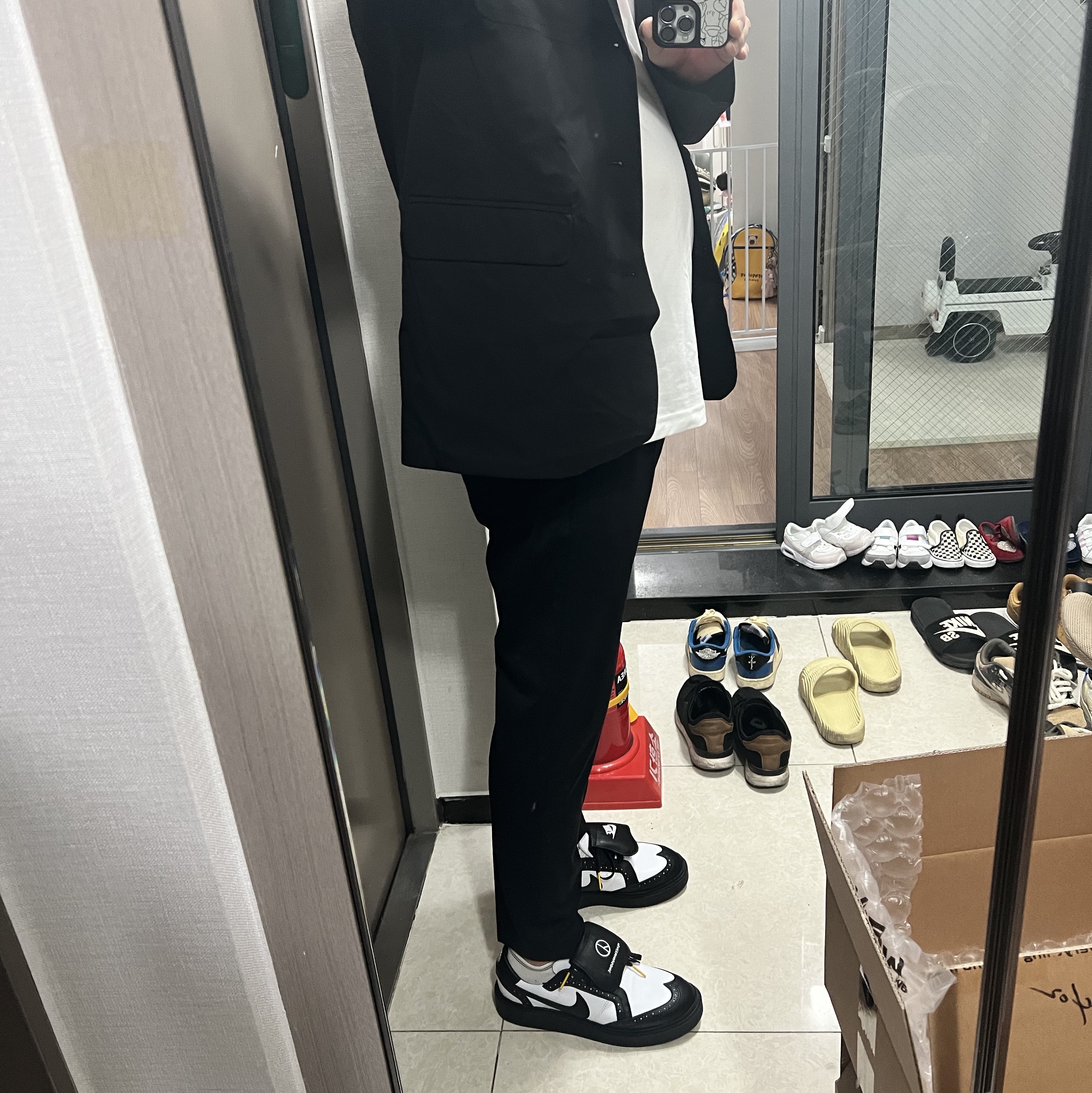 Nike x Peaceminusone Kwondo1 Black and White 착용 스타일 - 2