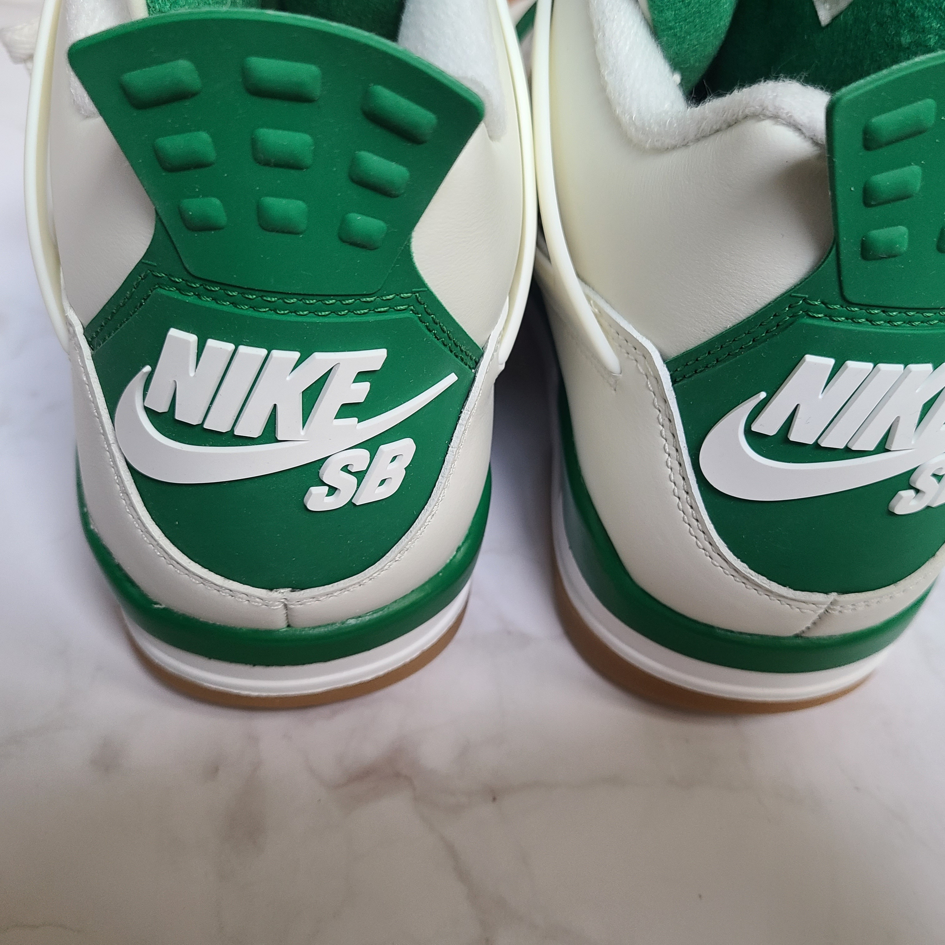 Jordan 4 x Nike SB Retro SP Pine Green 착용 스타일