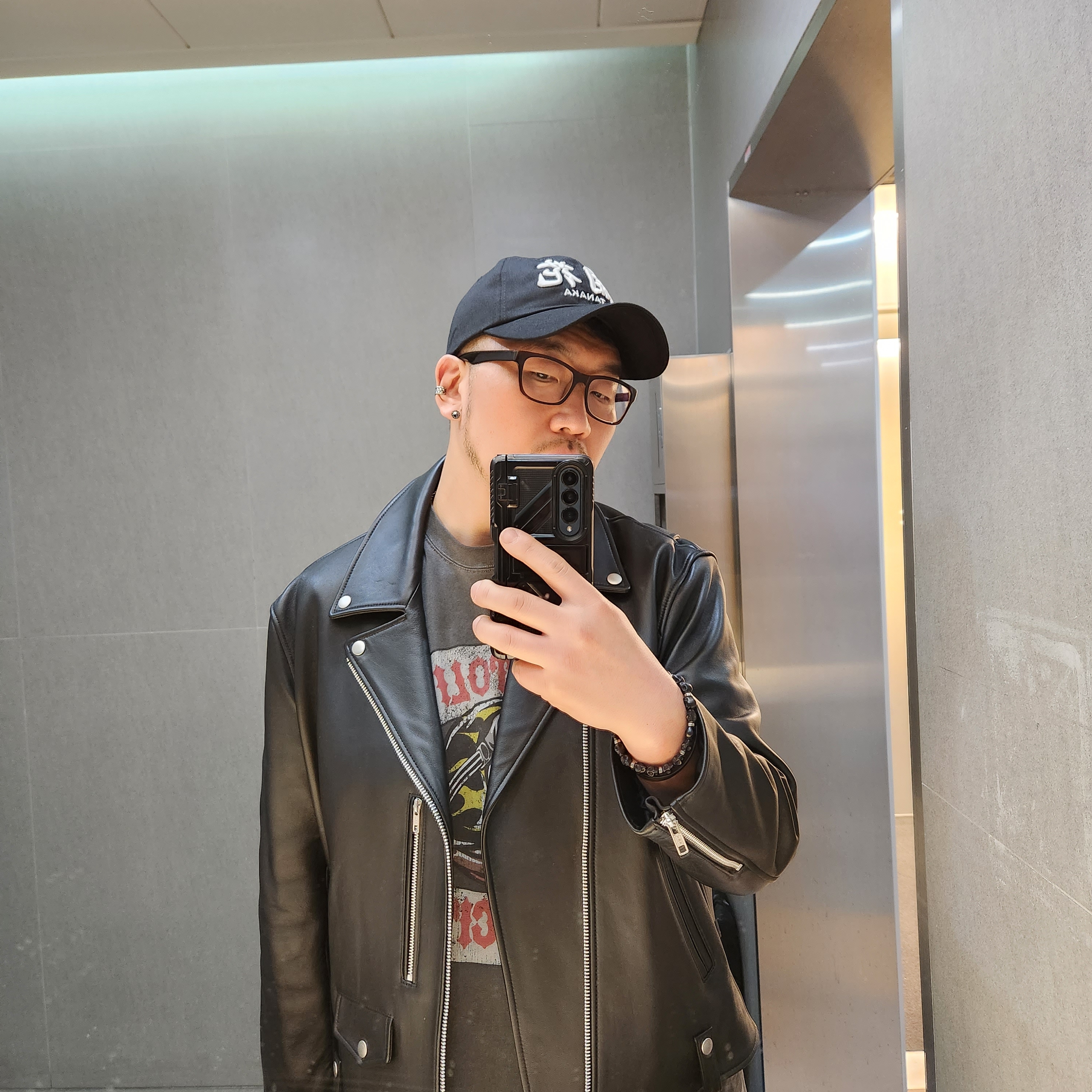 Darkr8m Studio x Tanaka Flowering Cap Black 착용 스타일