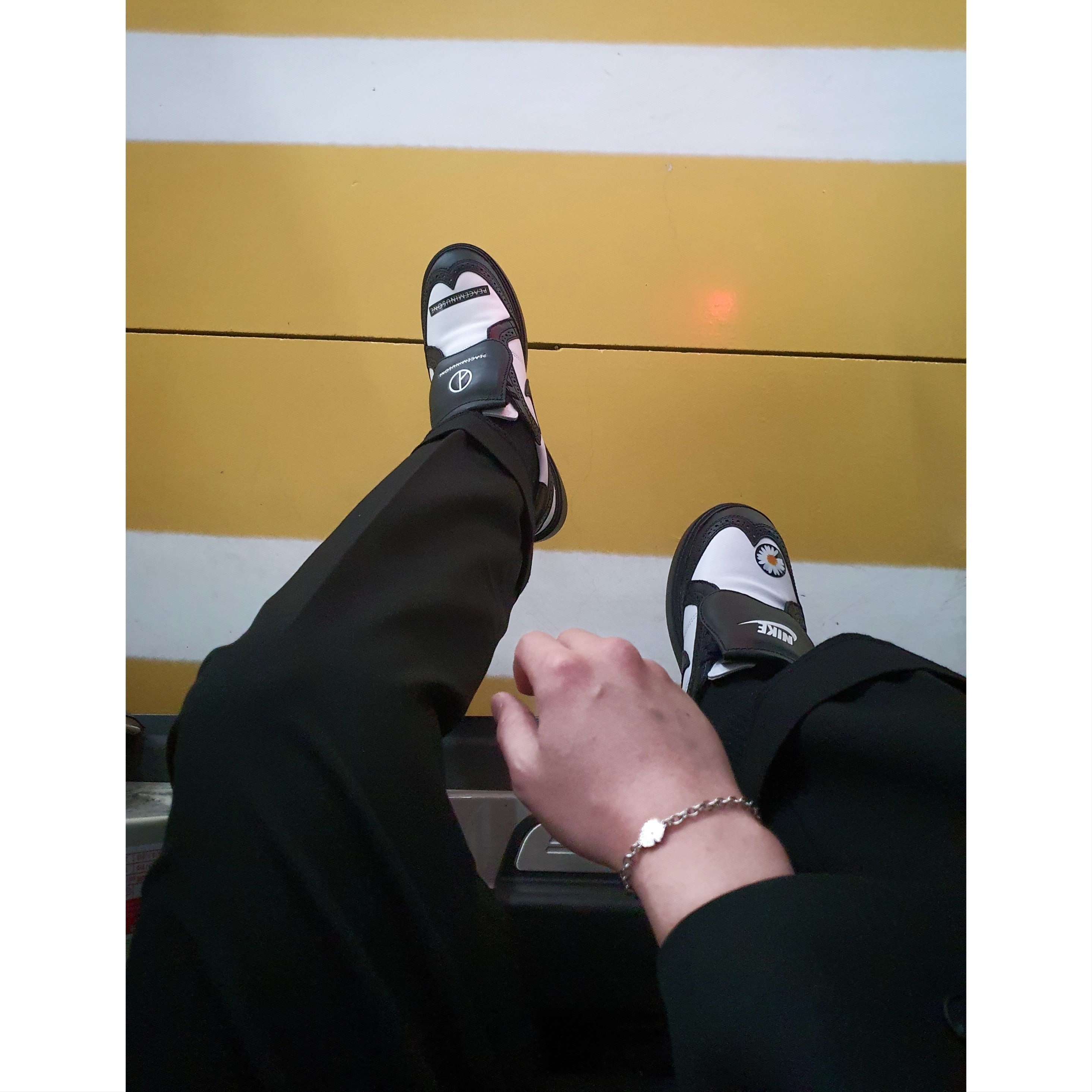 Nike x Peaceminusone Kwondo1 Black and White 착용 스타일 - 4