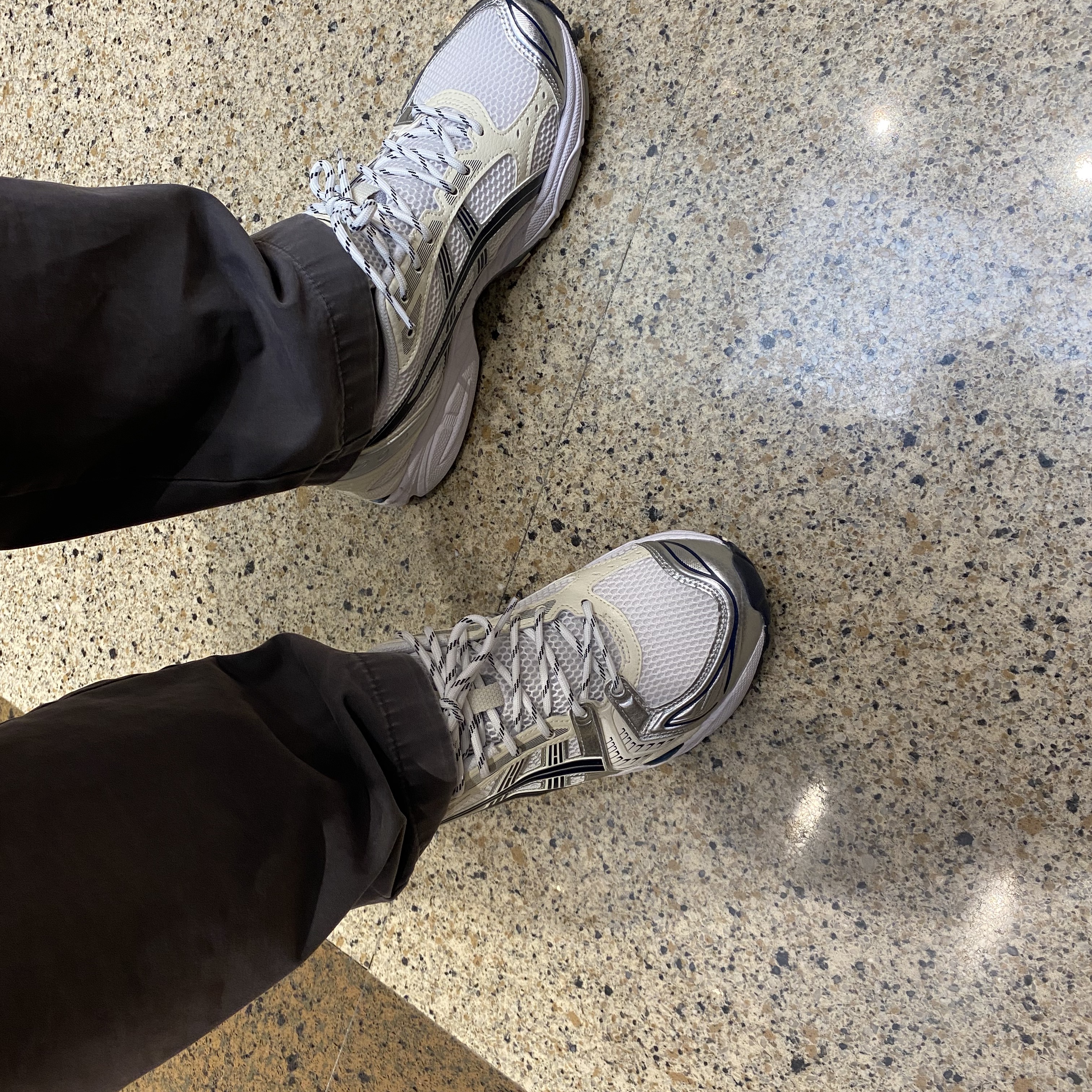 (W) Asics Gel-Kayano 14 White Midnight 착용 스타일