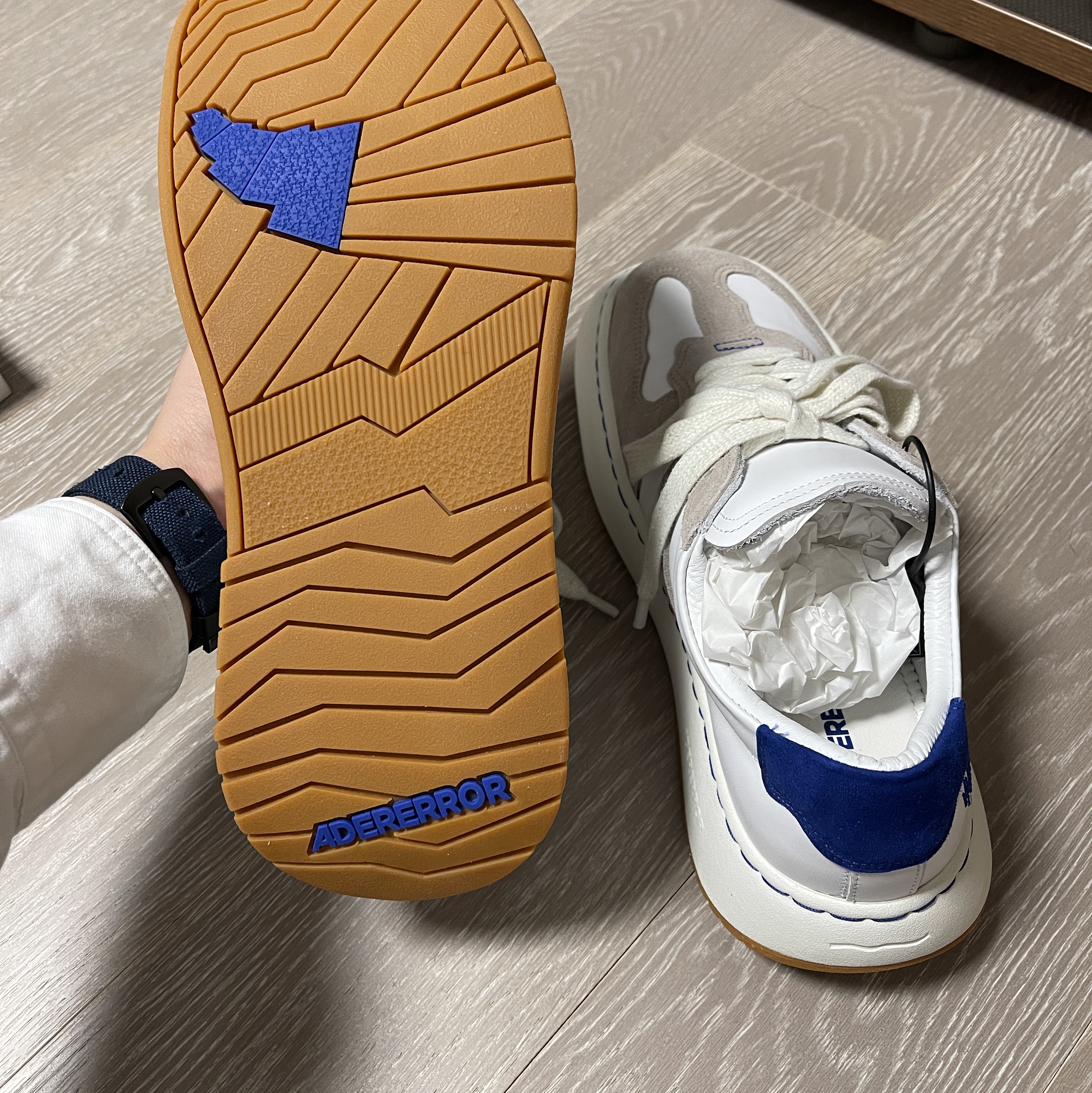 Ader Error Log; Baus Off White 착용 스타일 - 3