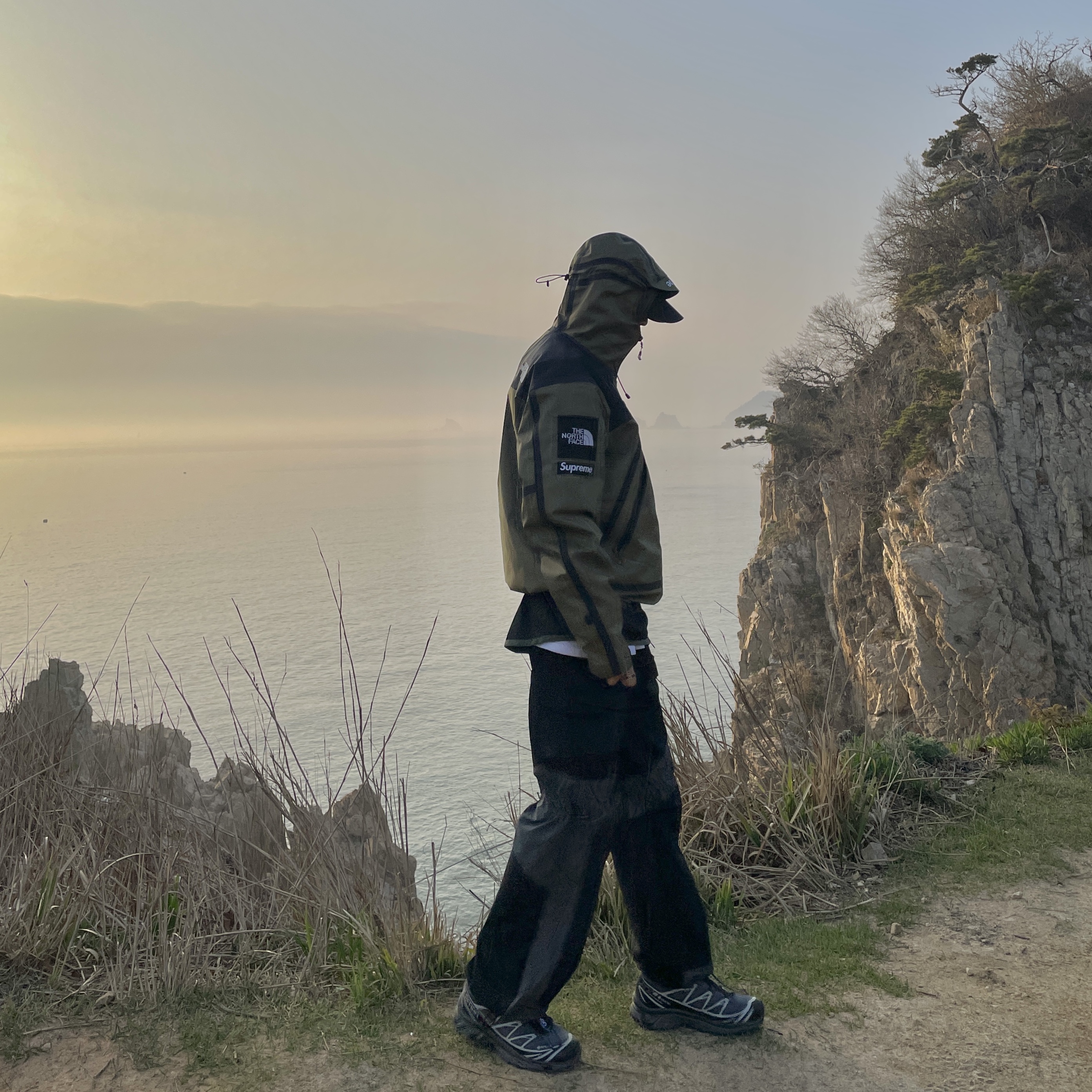Supreme x The North Face Summit Series Outer Tape Seam Jacket Olive - 21SS, Salomon XT-6 Gore-Tex Black Ebony 착용 스타일 - 2